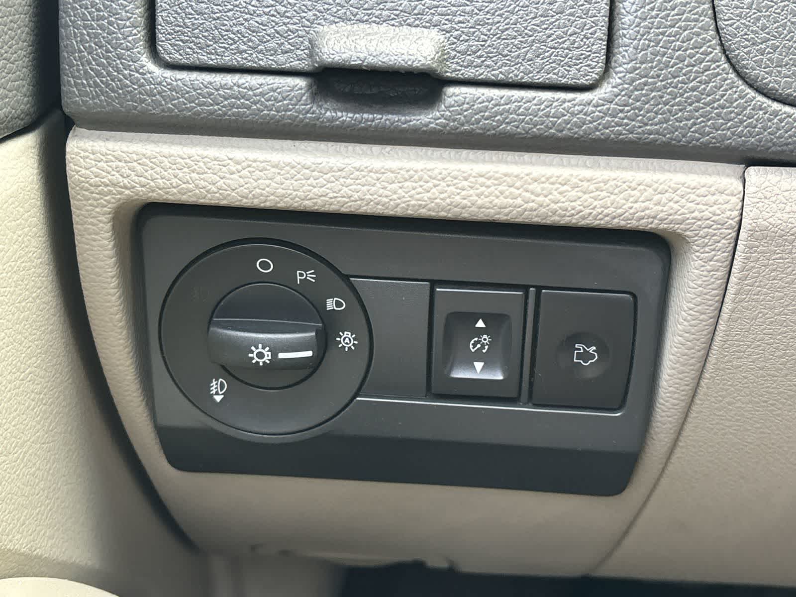 Thumbnail: 2010 Ford Fusion - 23