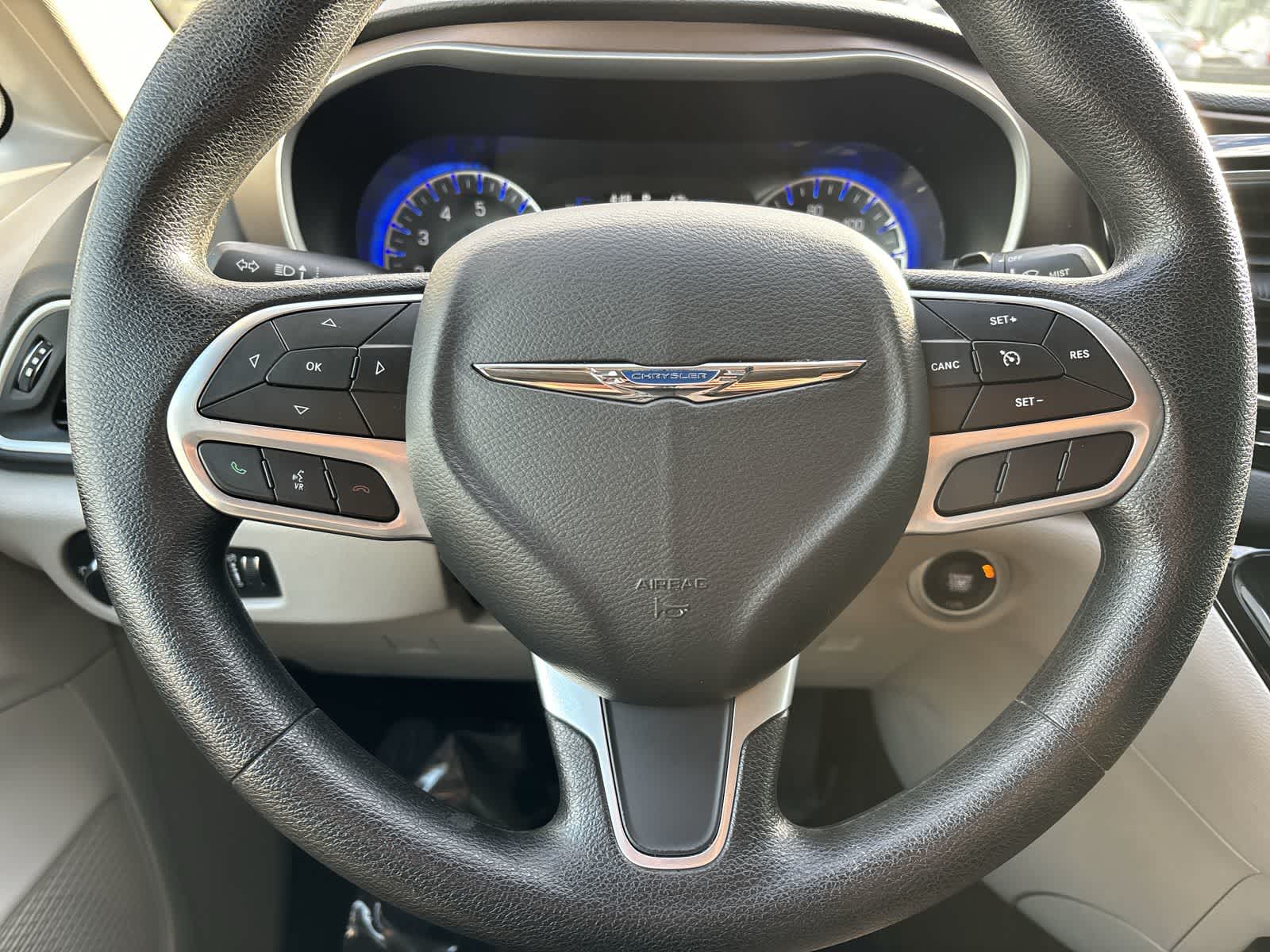 Thumbnail: 2020 Chrysler Voyager - 10