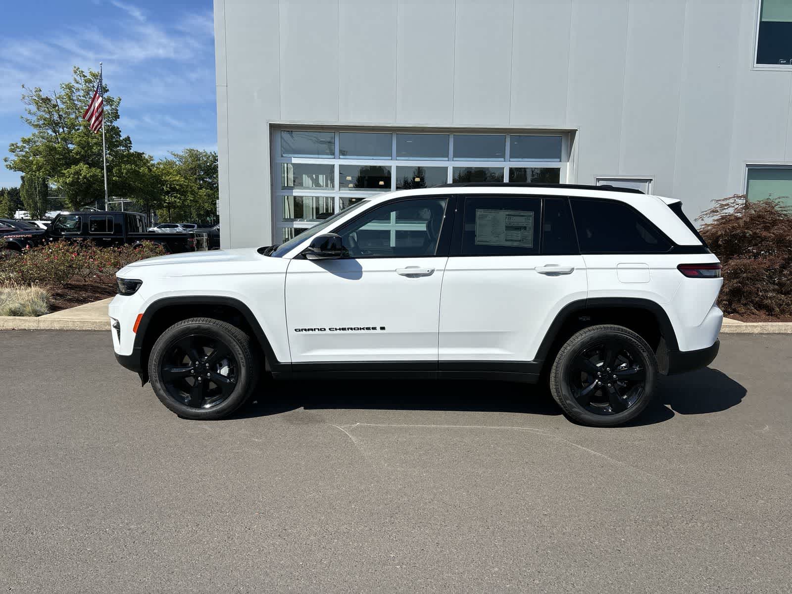 Thumbnail: 2025 Jeep Grand Cherokee - 2