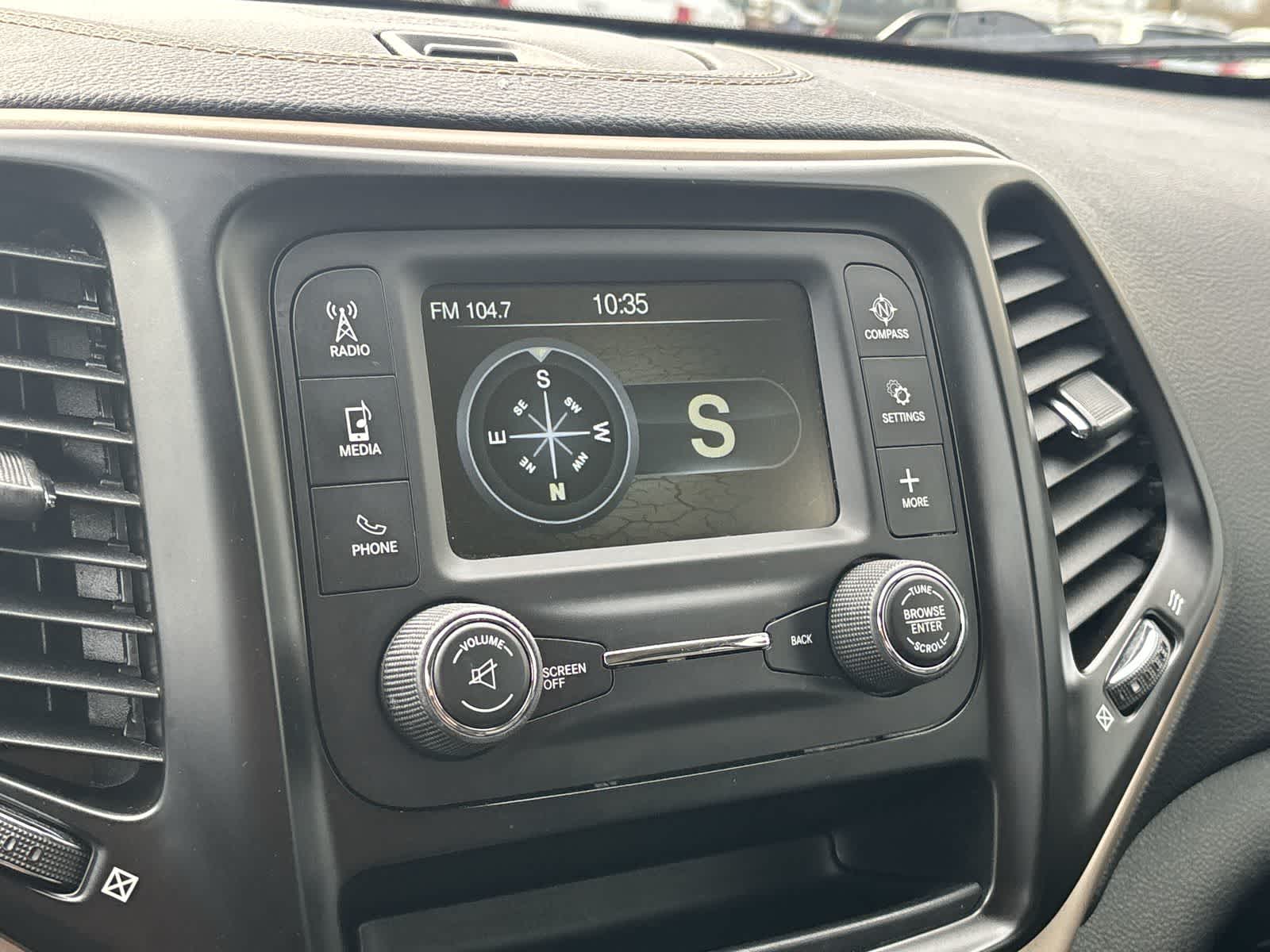 Thumbnail: 2018 Jeep Cherokee - 18