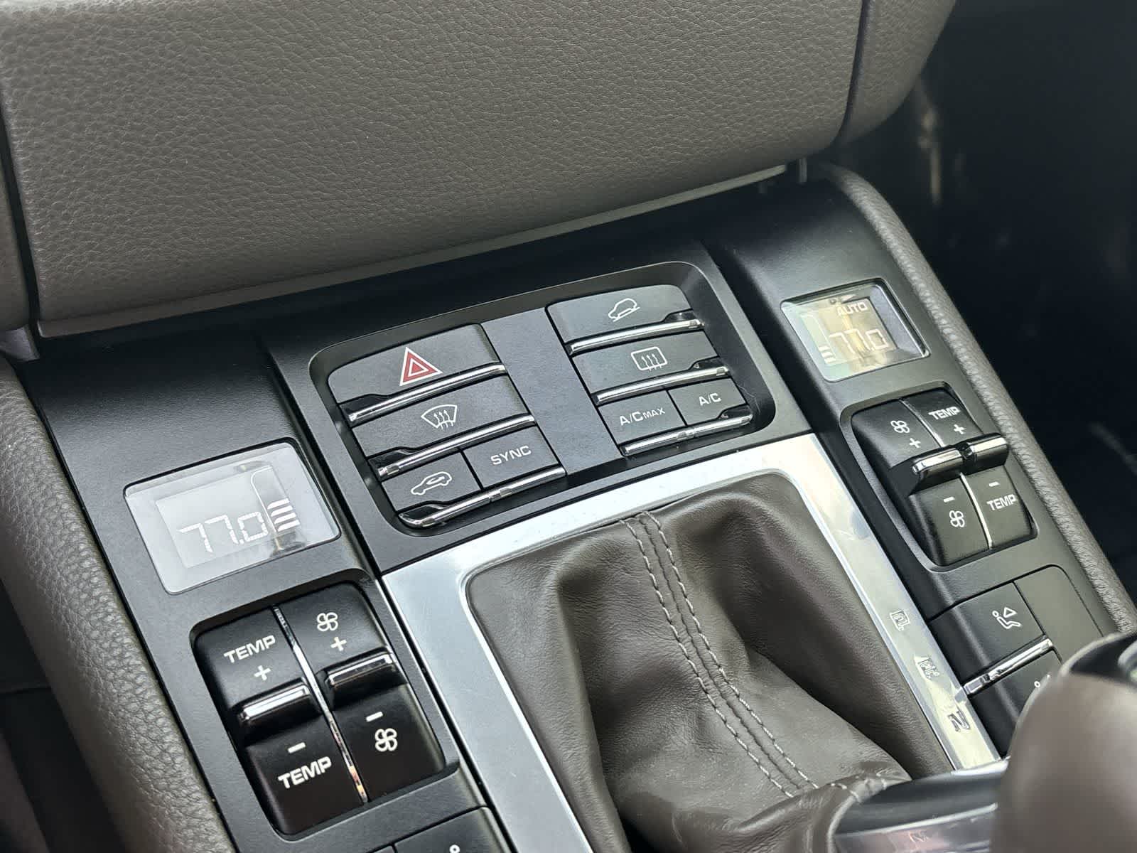 Thumbnail: 2015 Porsche Macan - 23