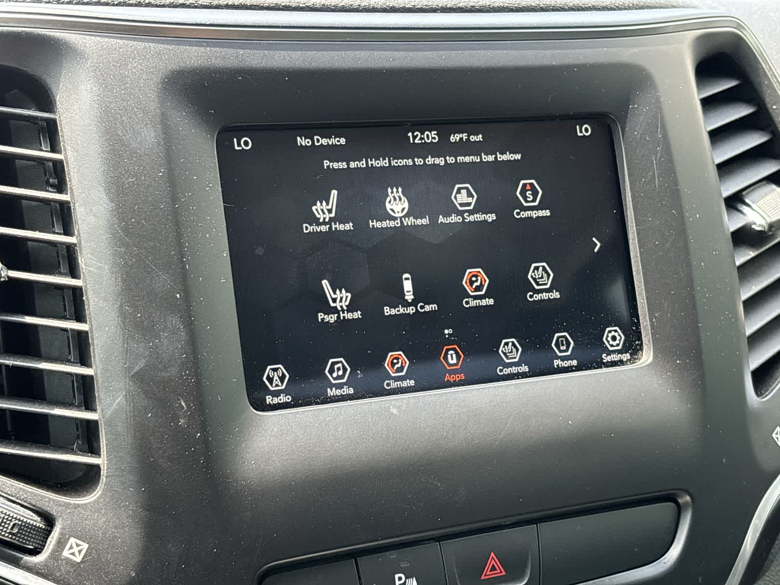 Thumbnail: 2019 Jeep Cherokee - 17