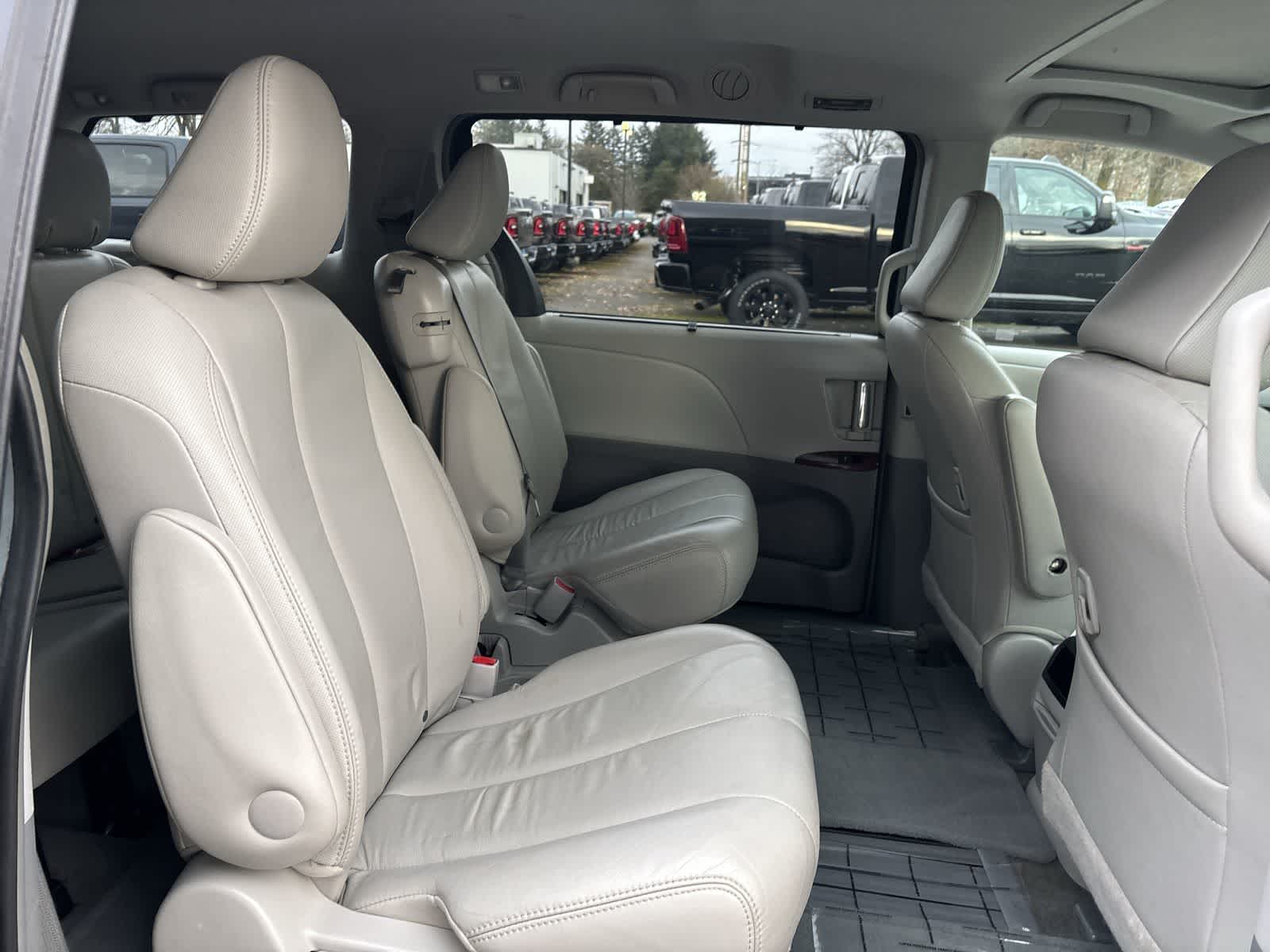 Thumbnail: 2013 Toyota Sienna - 6