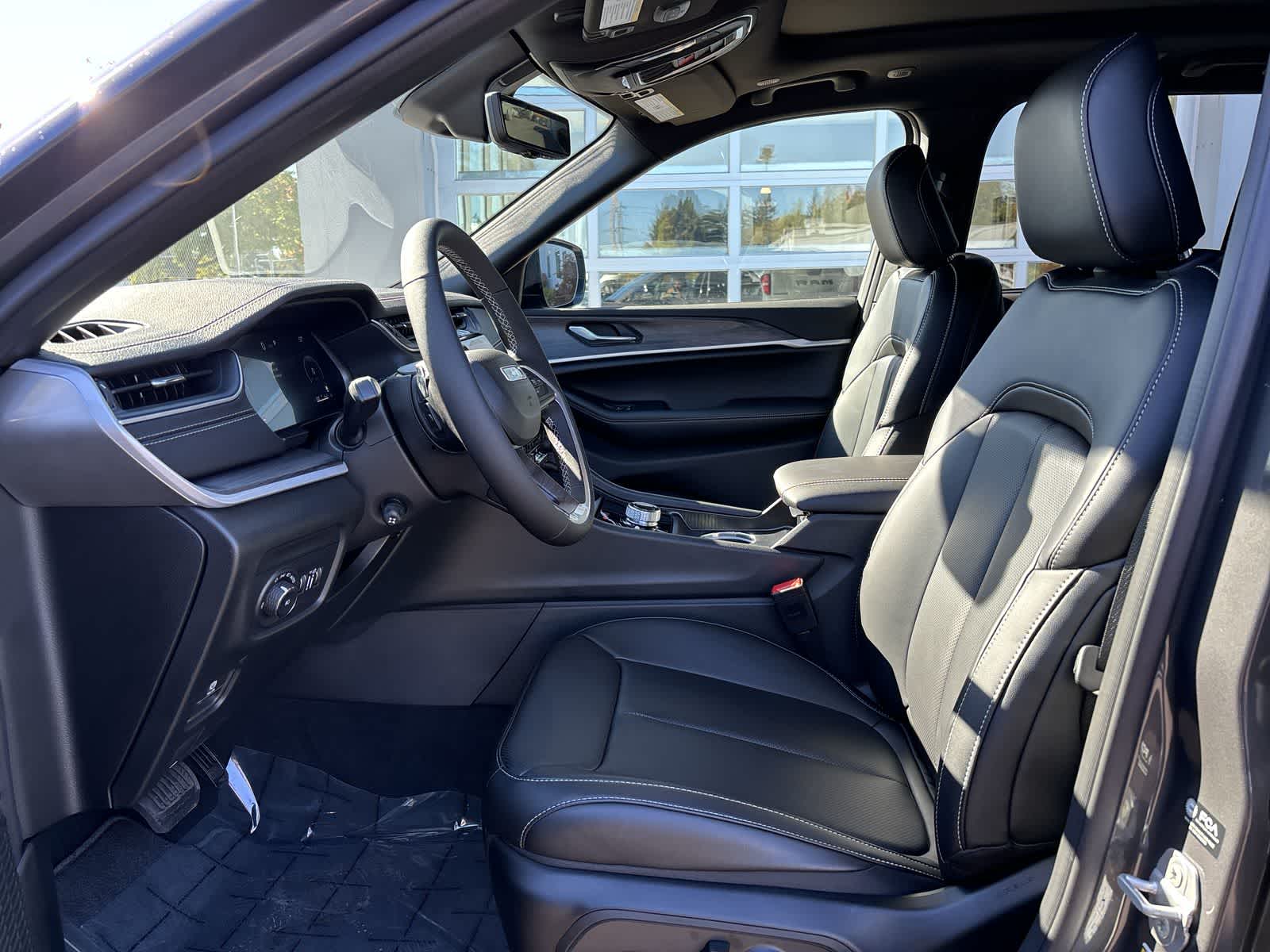 Thumbnail: 2025 Jeep Grand Cherokee - 8