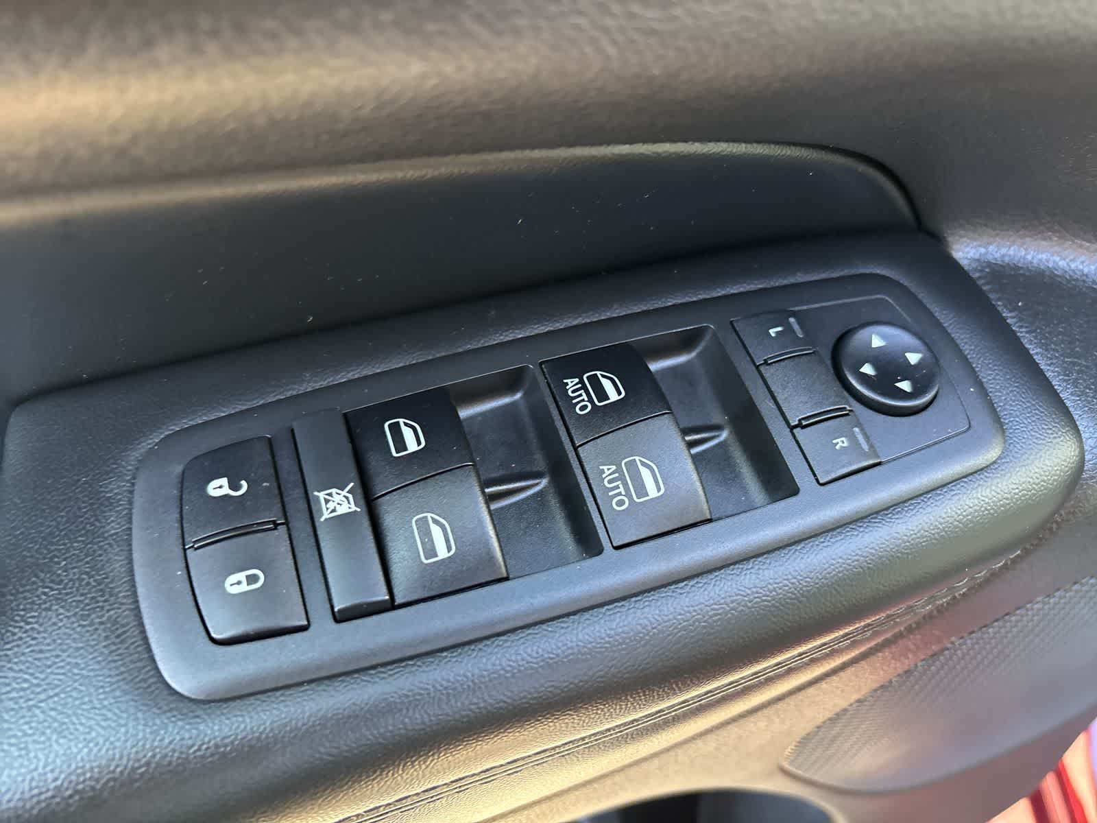 Thumbnail: 2019 Jeep Grand Cherokee - 10