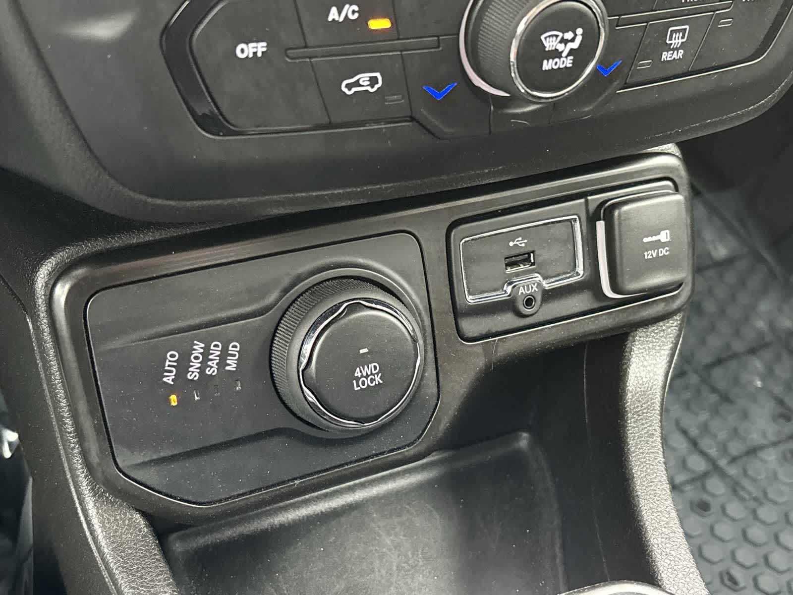 Thumbnail: 2023 Jeep Renegade - 25