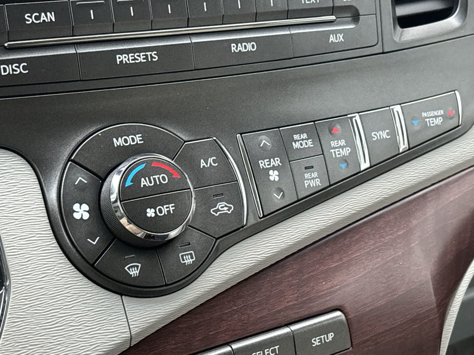 Thumbnail: 2013 Toyota Sienna - 19