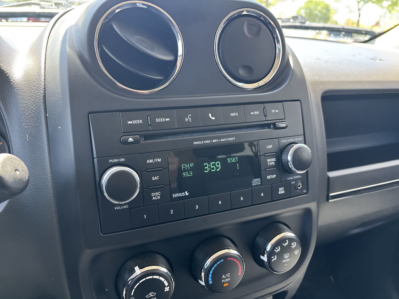 Thumbnail: 2016 Jeep Patriot - 16