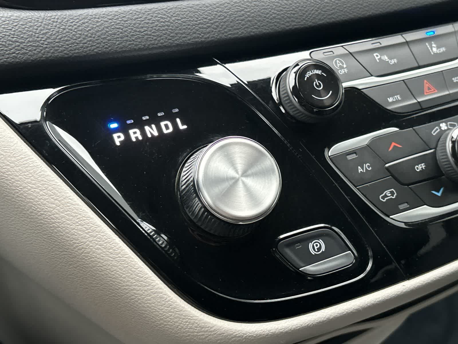 Thumbnail: 2024 Chrysler Pacifica - 24