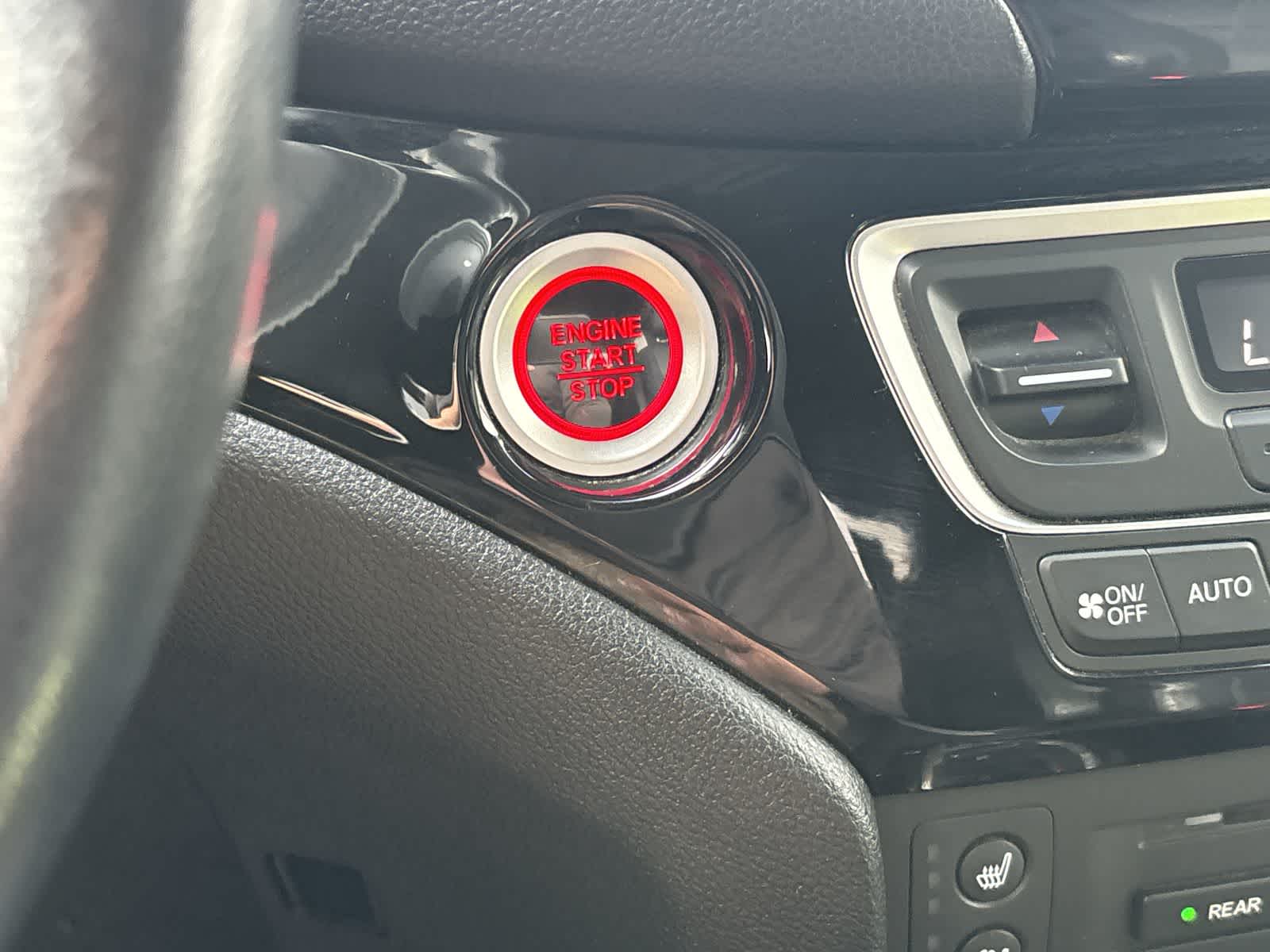 Thumbnail: 2017 Honda Pilot - 21