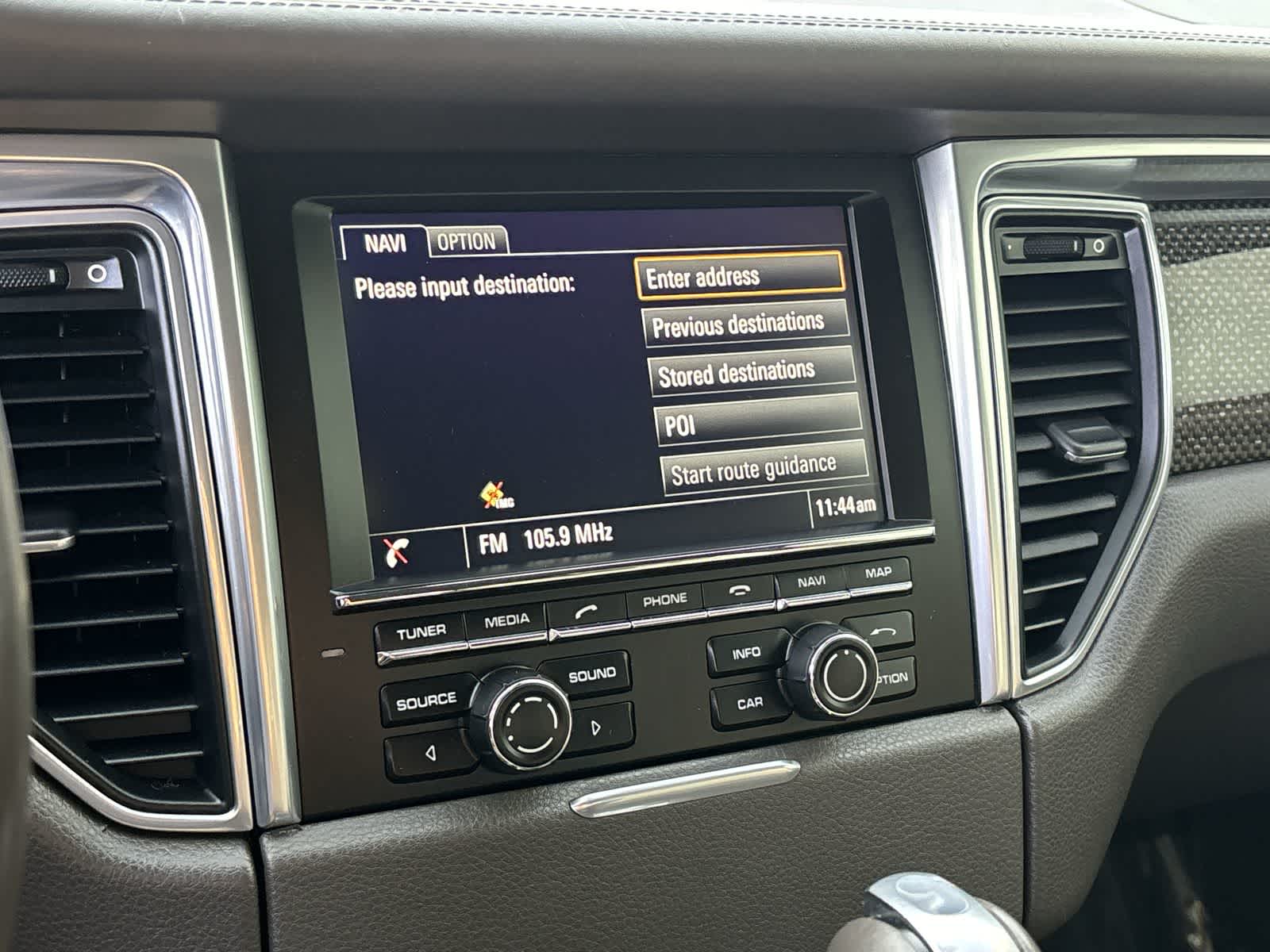 Thumbnail: 2015 Porsche Macan - 18