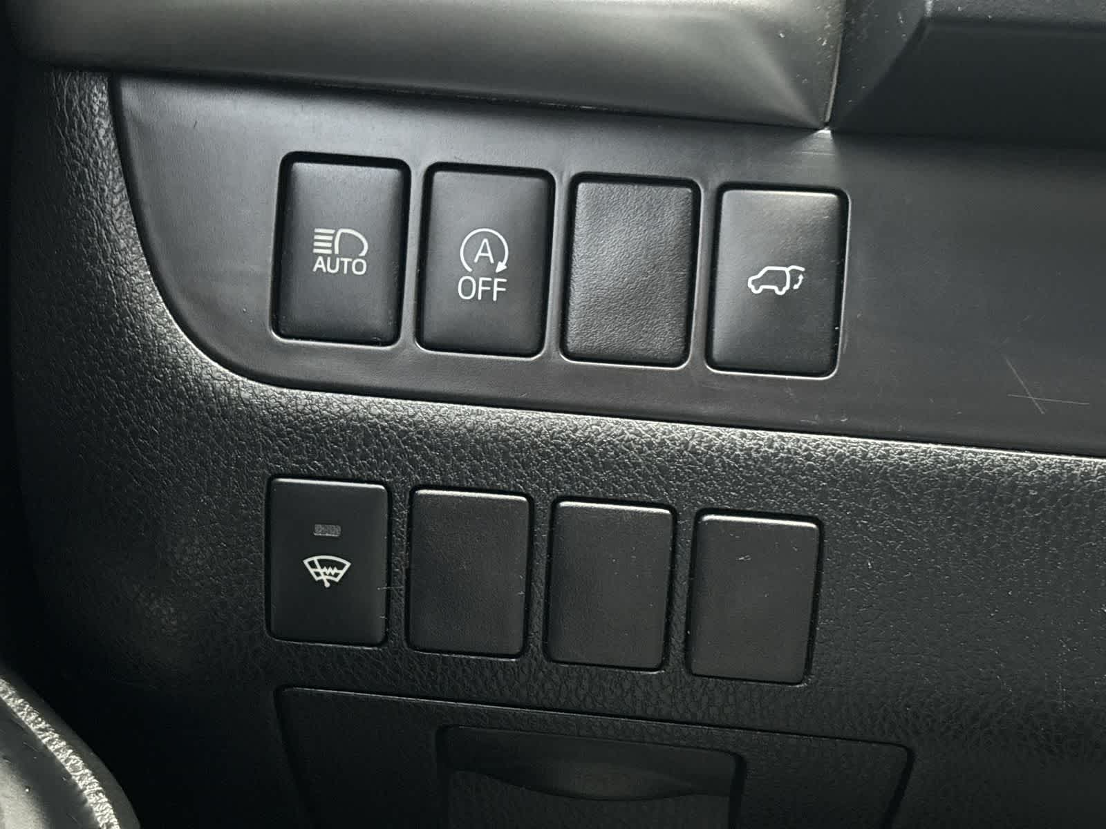 Thumbnail: 2017 Toyota Highlander - 8