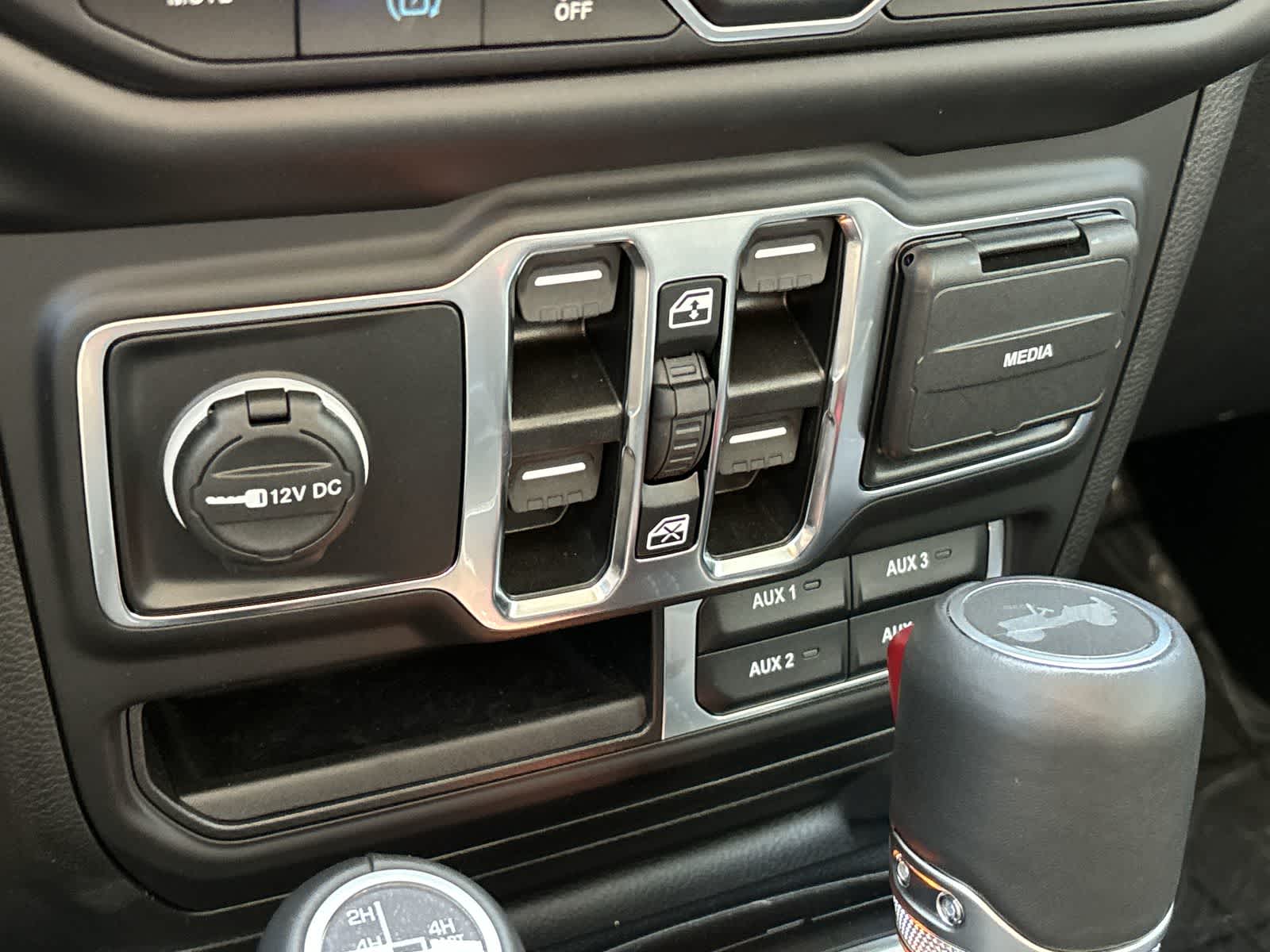 Thumbnail: 2023 Jeep Wrangler - 28