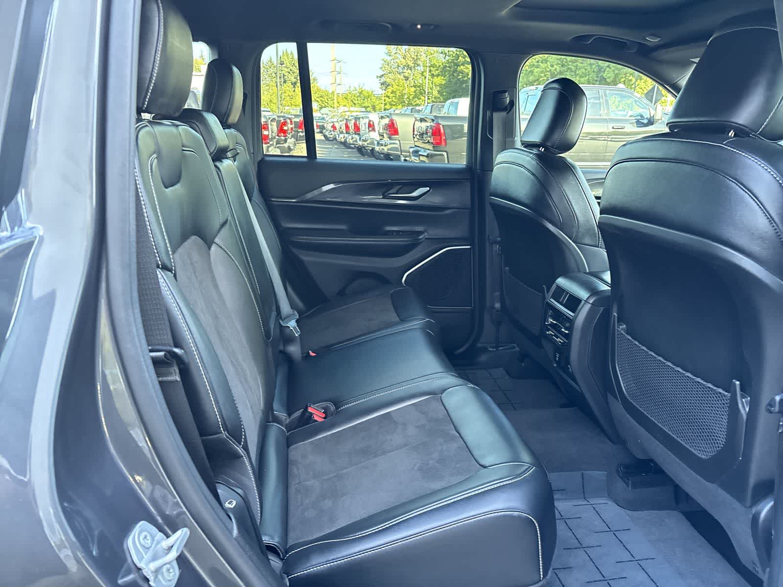 Thumbnail: 2022 Jeep Grand Cherokee - 5