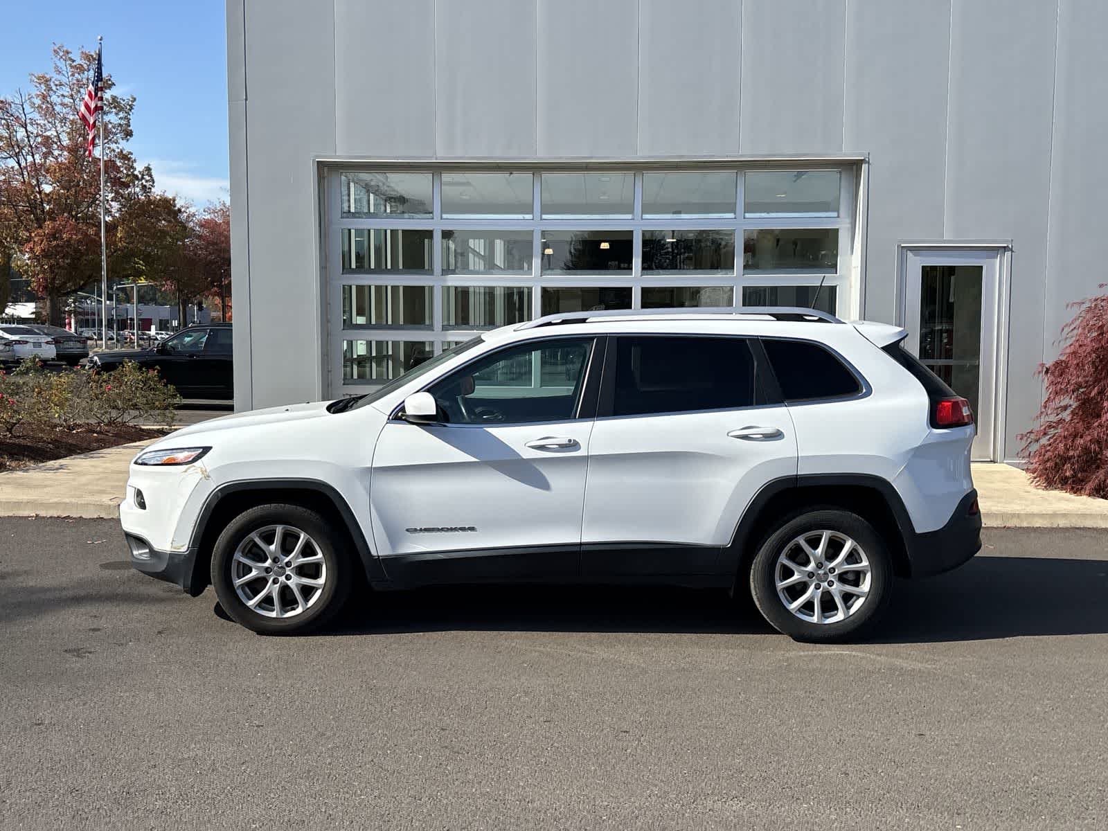 Used 2017 Jeep Cherokee Latitude FWD SUV