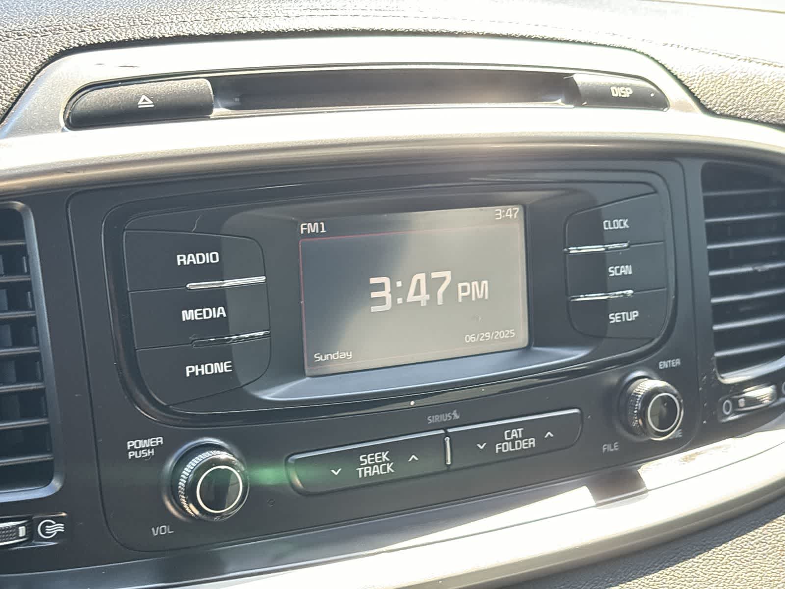 Thumbnail: 2016 Kia Sorento - 18