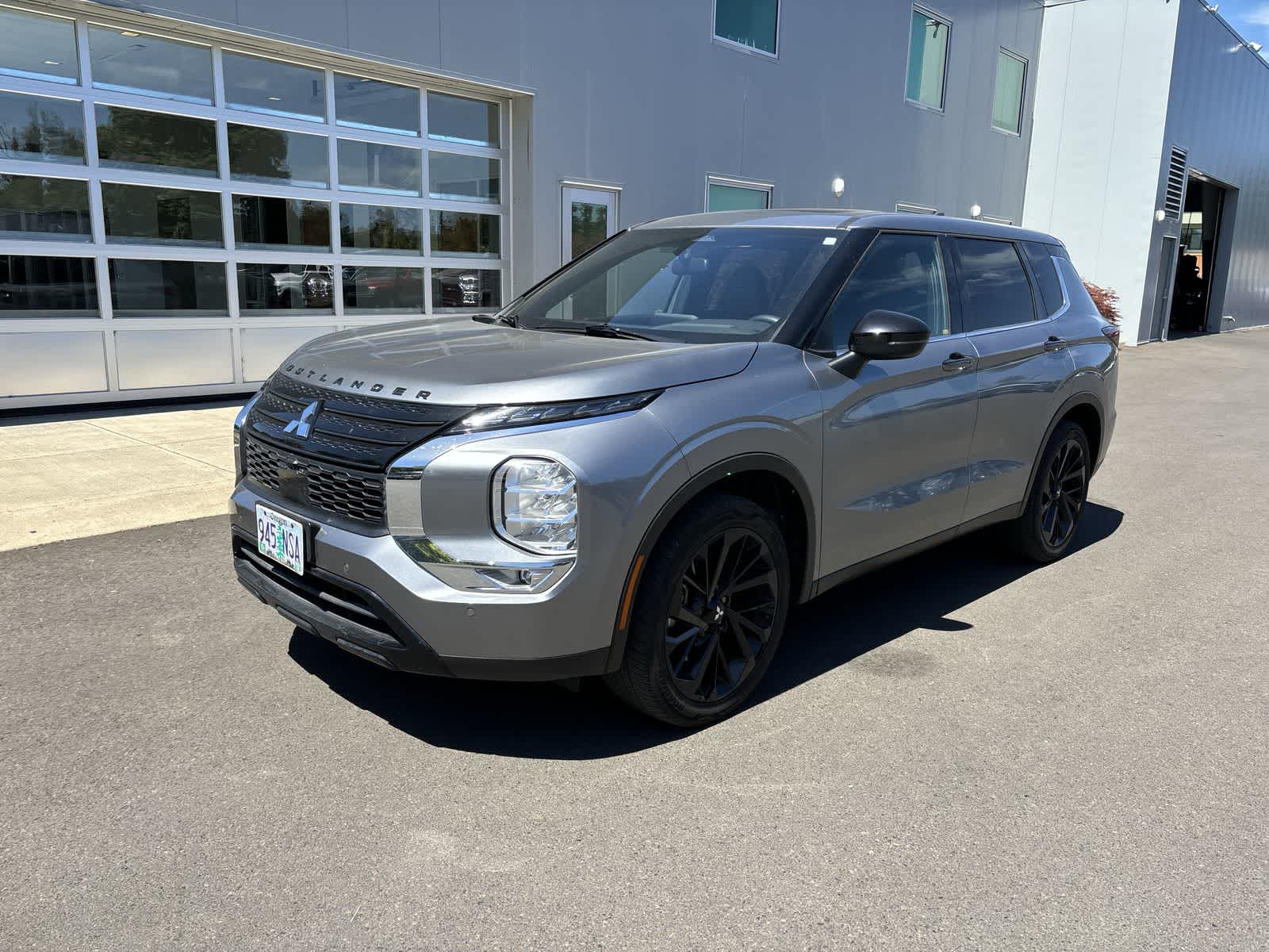 Thumbnail: 2022 Mitsubishi Outlander - 1