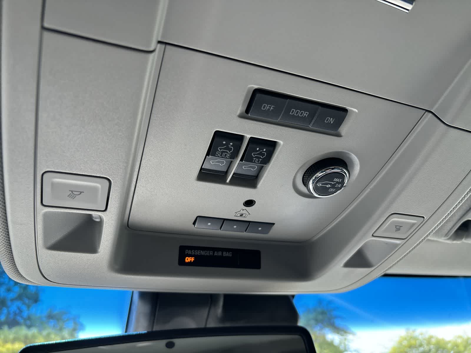Thumbnail: 2018 GMC Yukon XL - 23