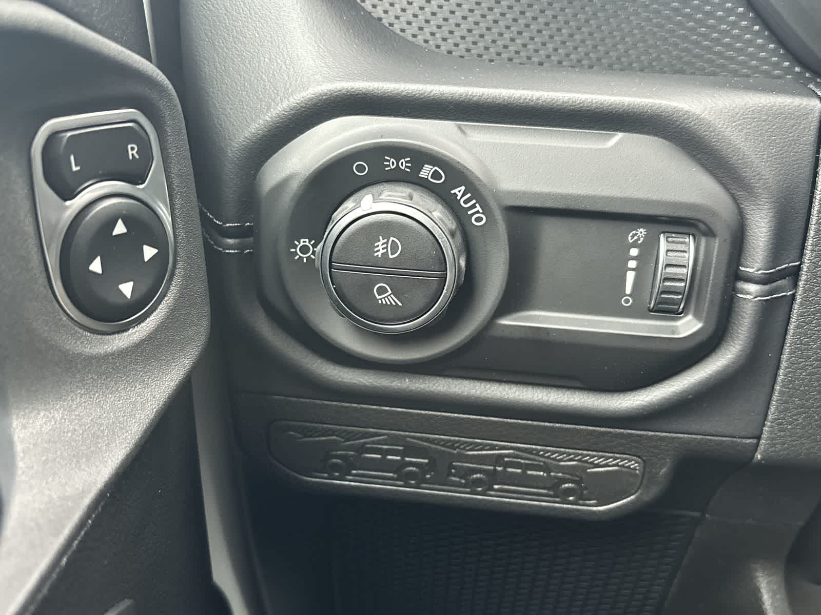 Thumbnail: 2026 Jeep Gladiator - 16