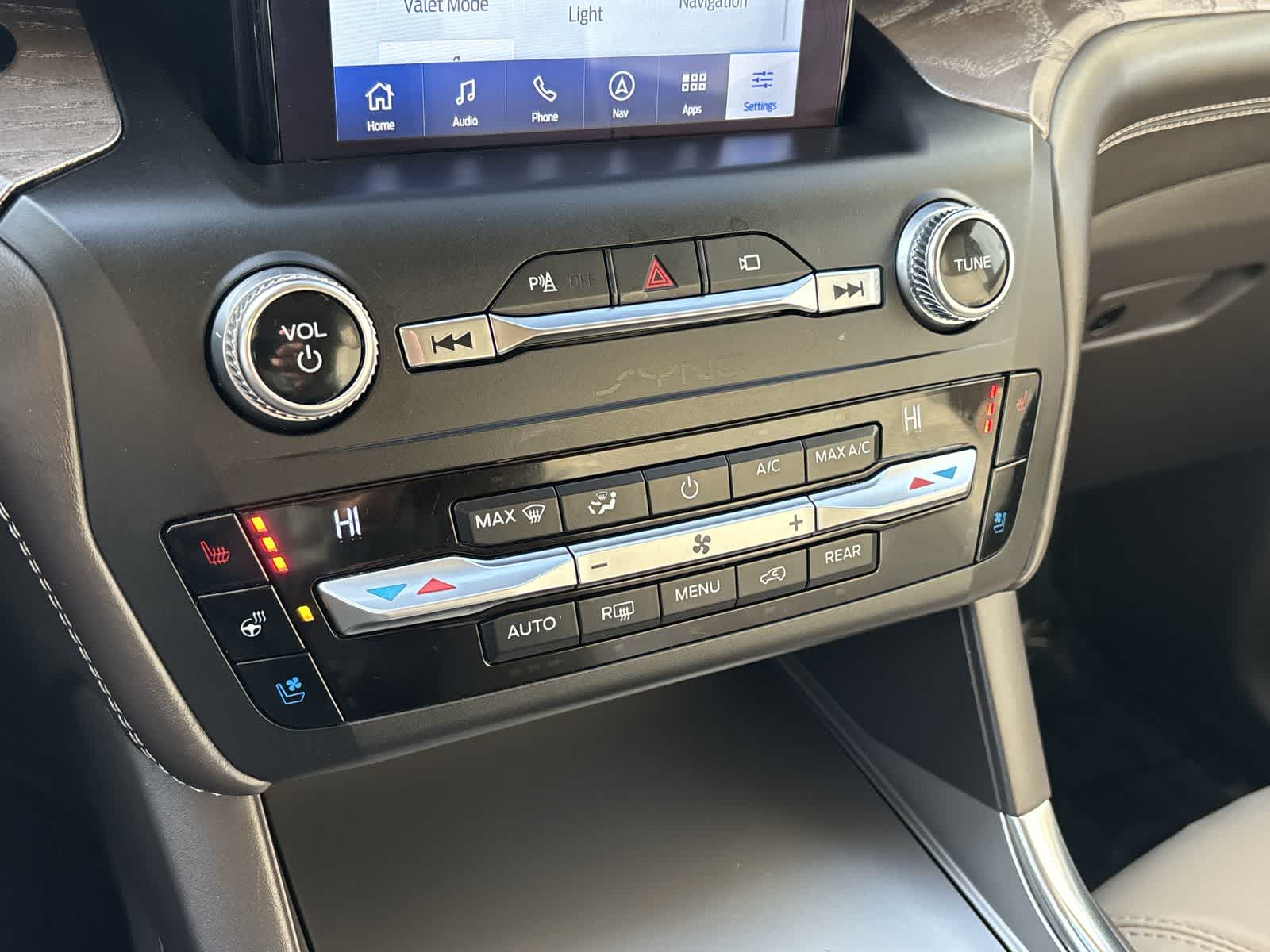 Thumbnail: 2020 Ford Explorer - 25