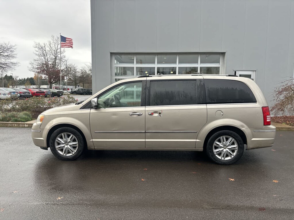 Used 2008 Chrysler Town & Country Limited Van