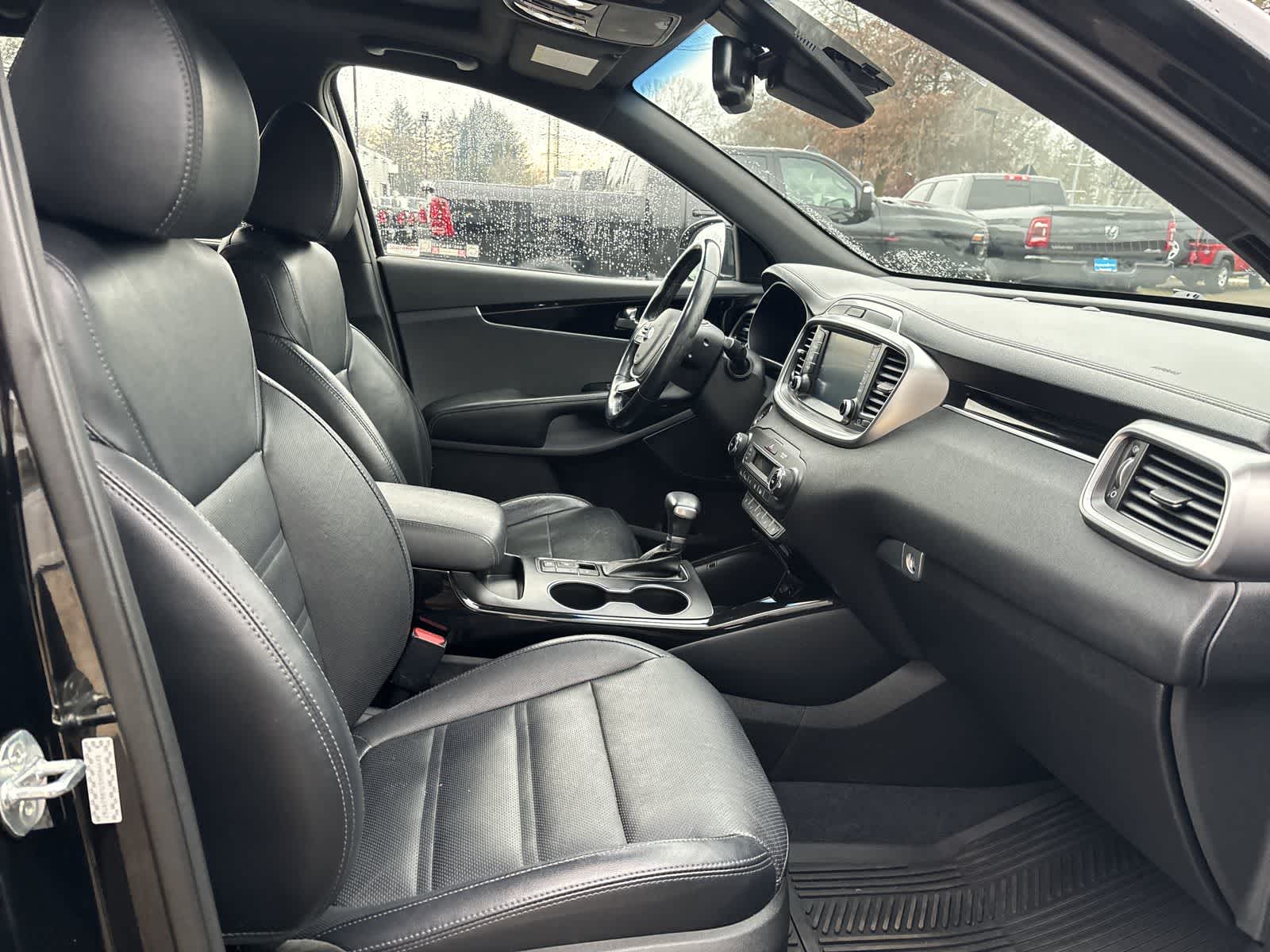 Thumbnail: 2020 Kia Sorento - 4