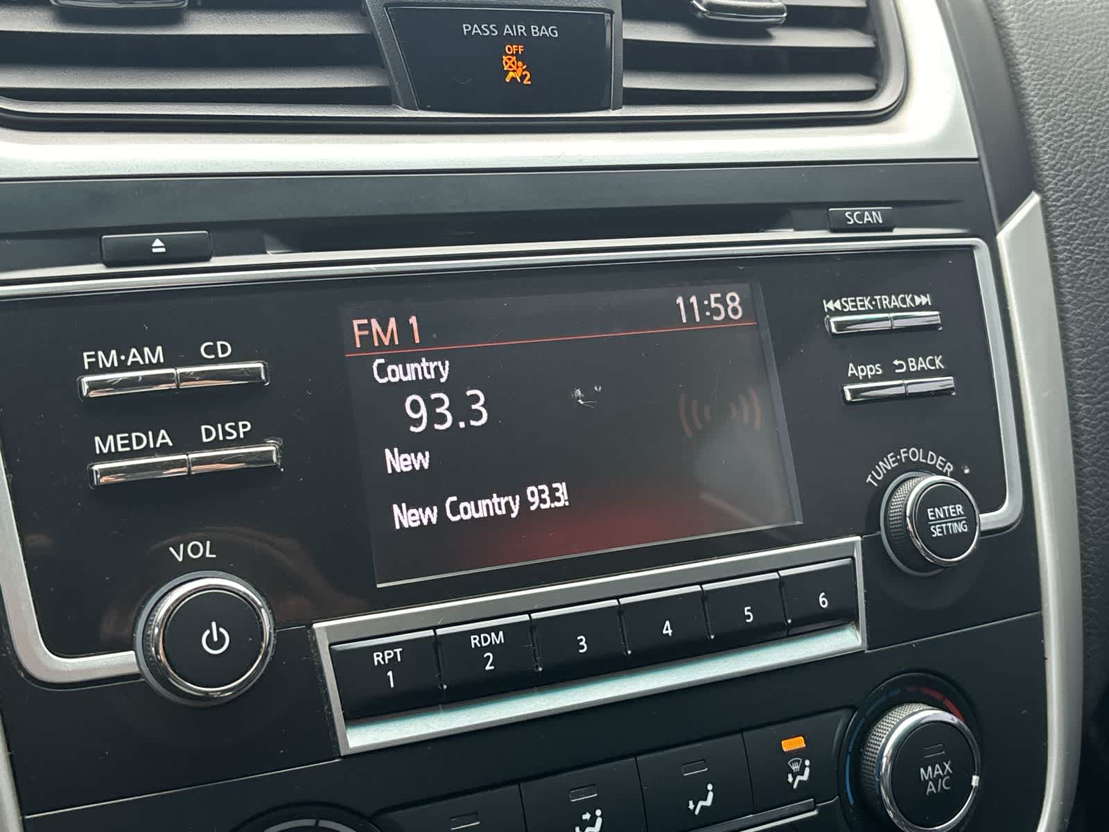 Thumbnail: 2016 Nissan Altima - 17