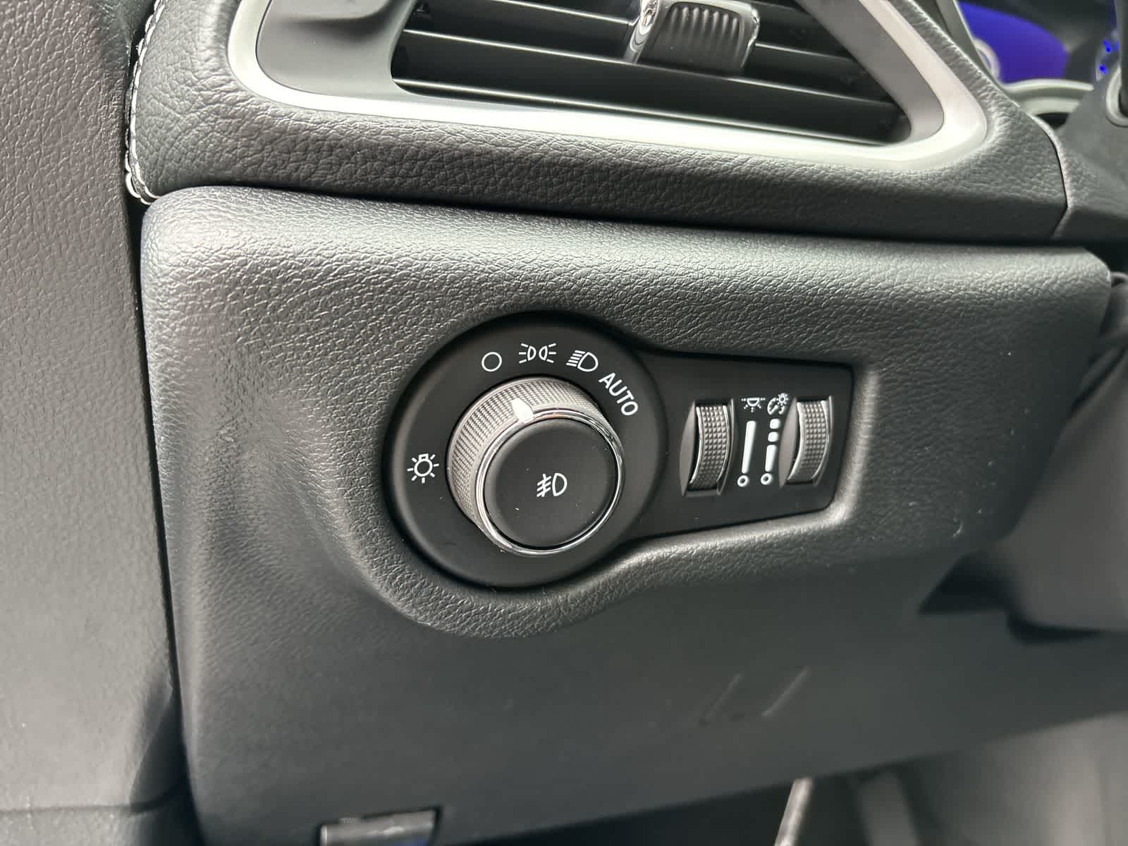 Thumbnail: 2026 Chrysler Pacifica - 12