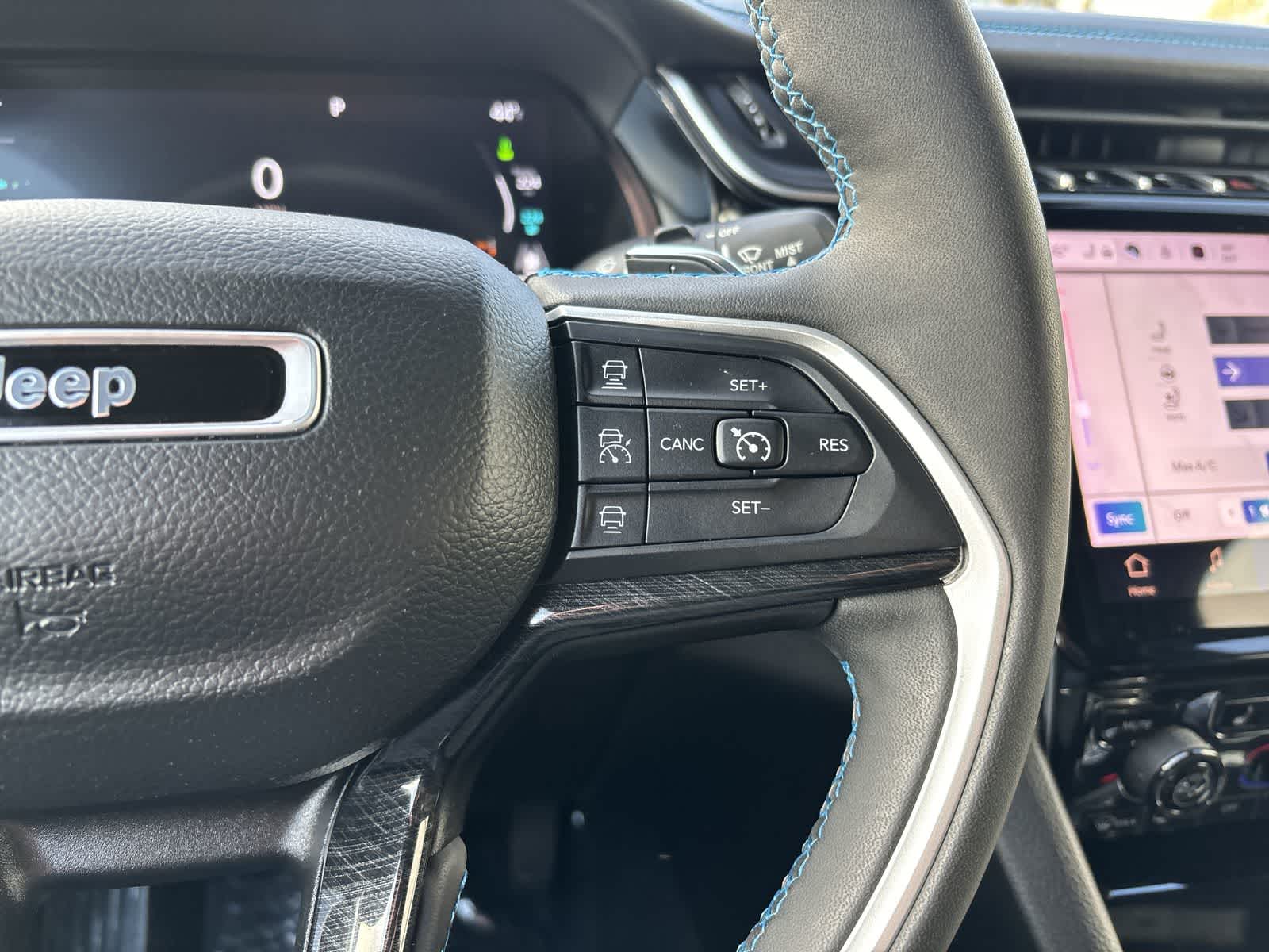 Thumbnail: 2022 Jeep Grand Cherokee - 14