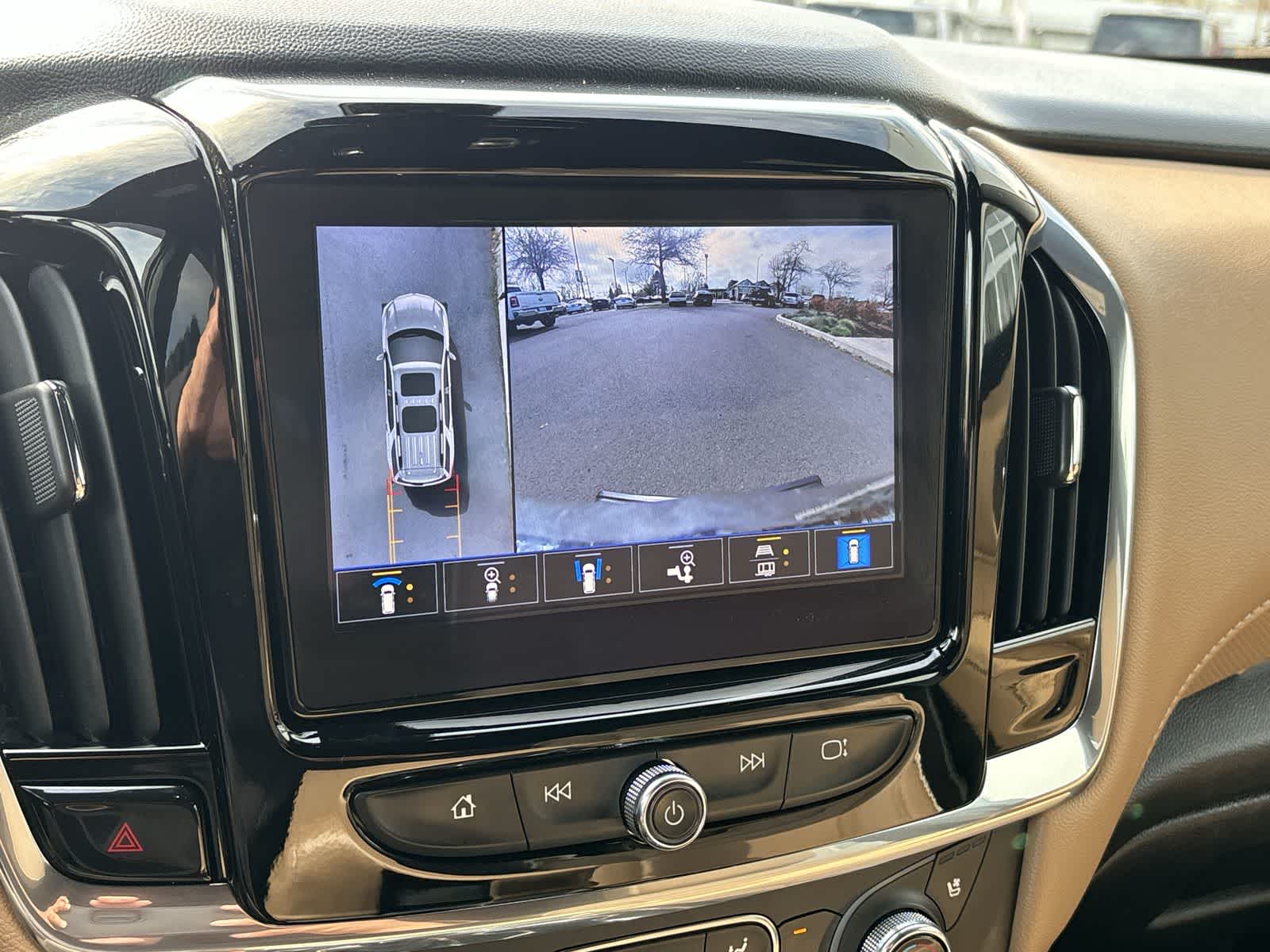 Thumbnail: 2023 Chevrolet Traverse - 24