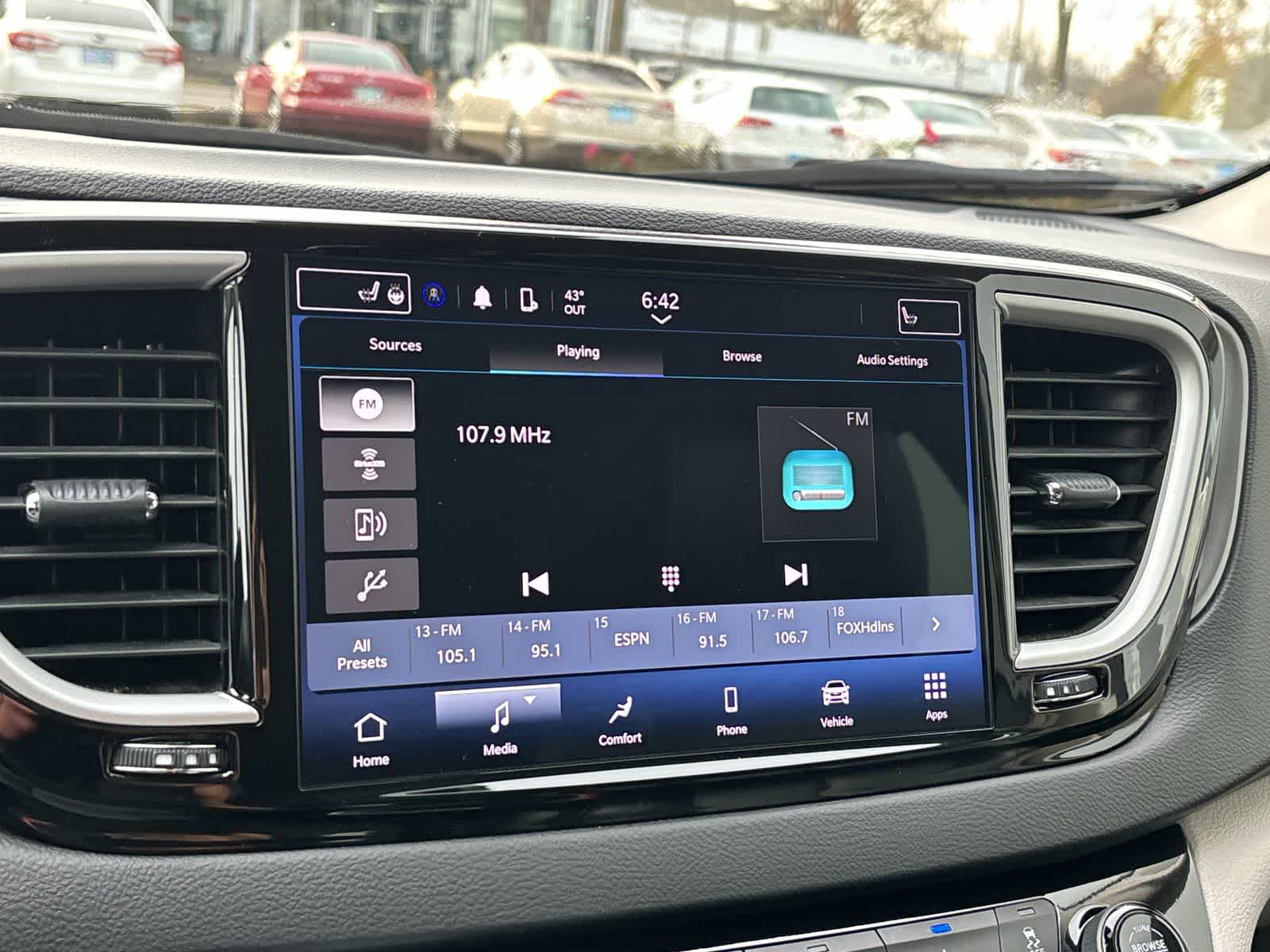 Thumbnail: 2024 Chrysler Pacifica - 16