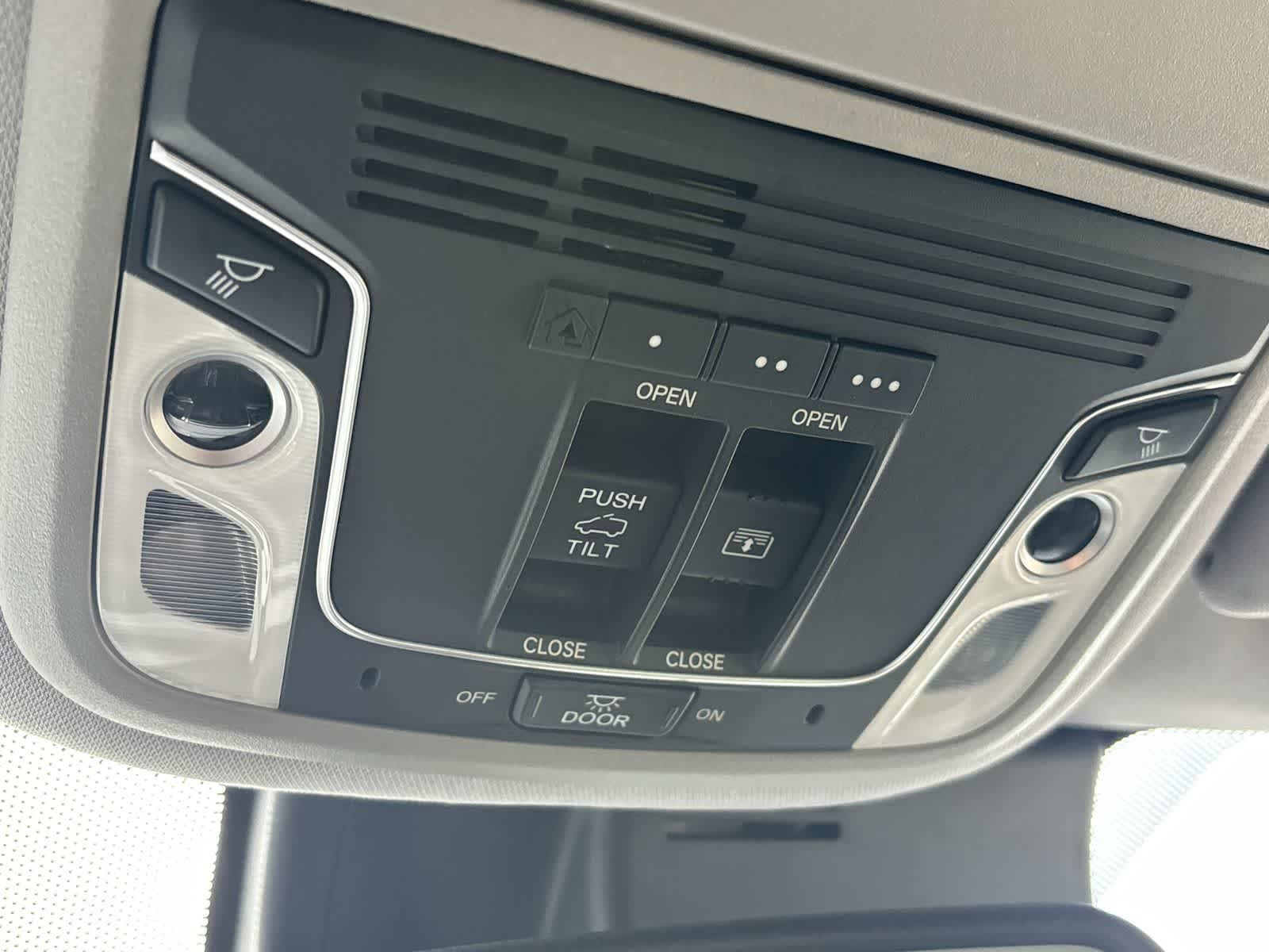 Thumbnail: 2017 Honda Pilot - 23