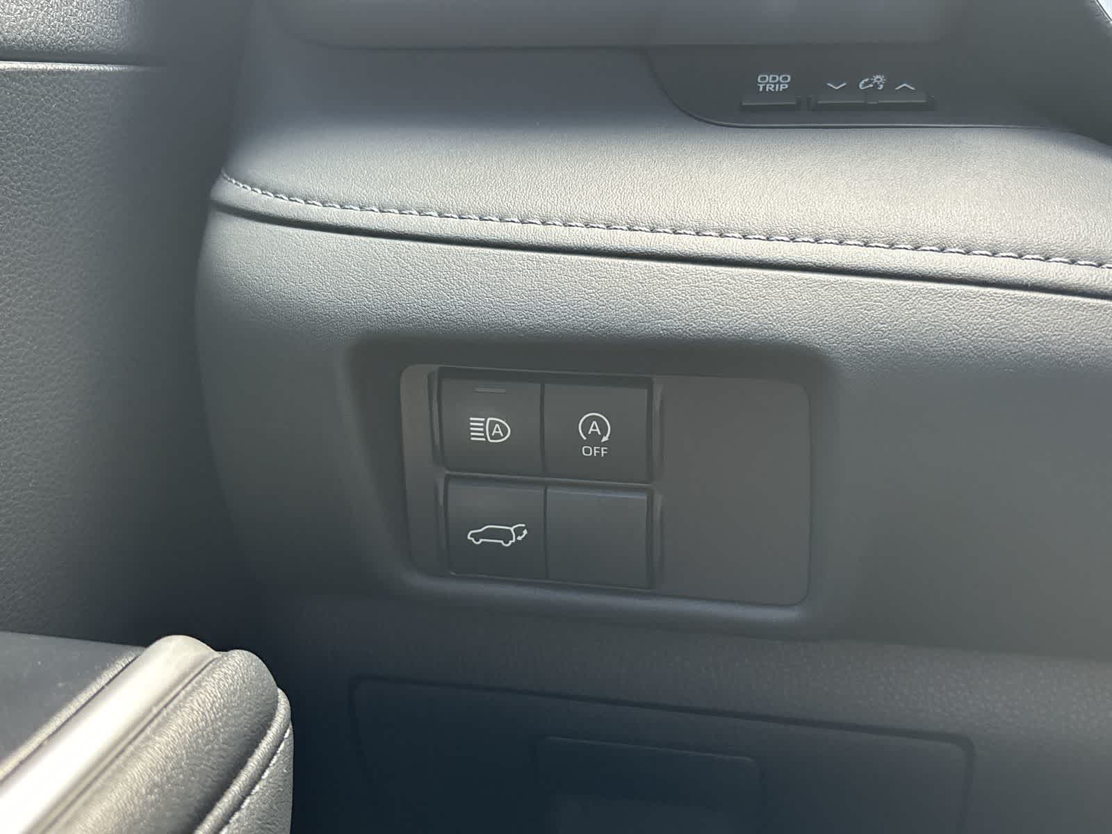 Thumbnail: 2023 Toyota Highlander - 16