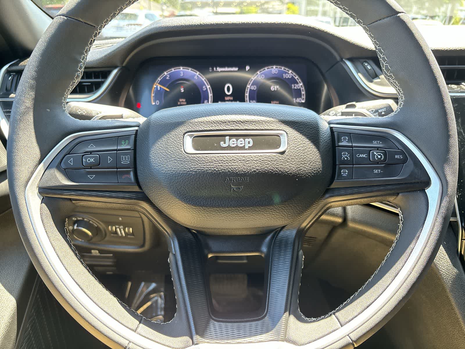 2024 Jeep Grand Cherokee L Laredo 10
