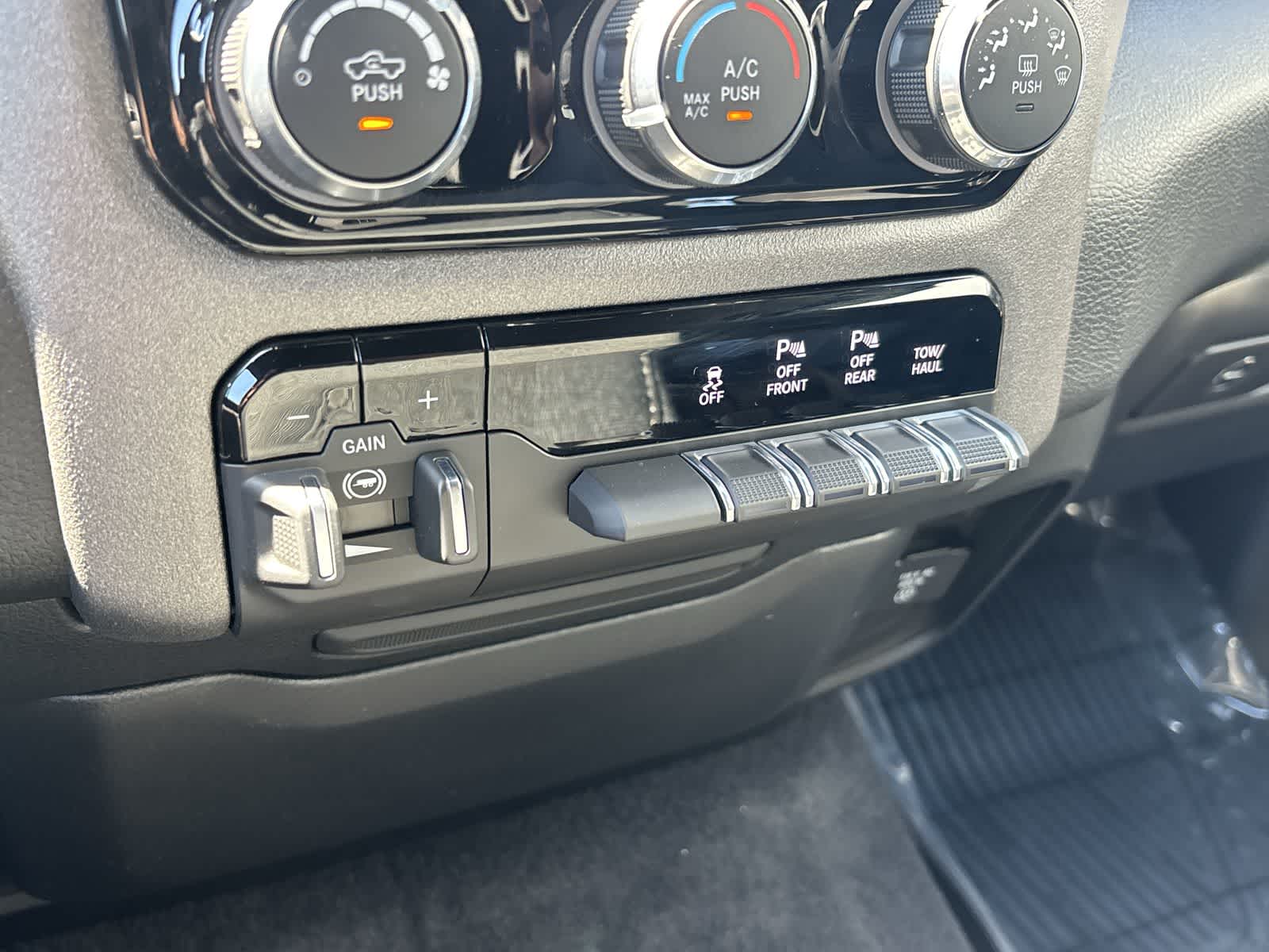 Thumbnail: 2026 RAM 1500 - 26