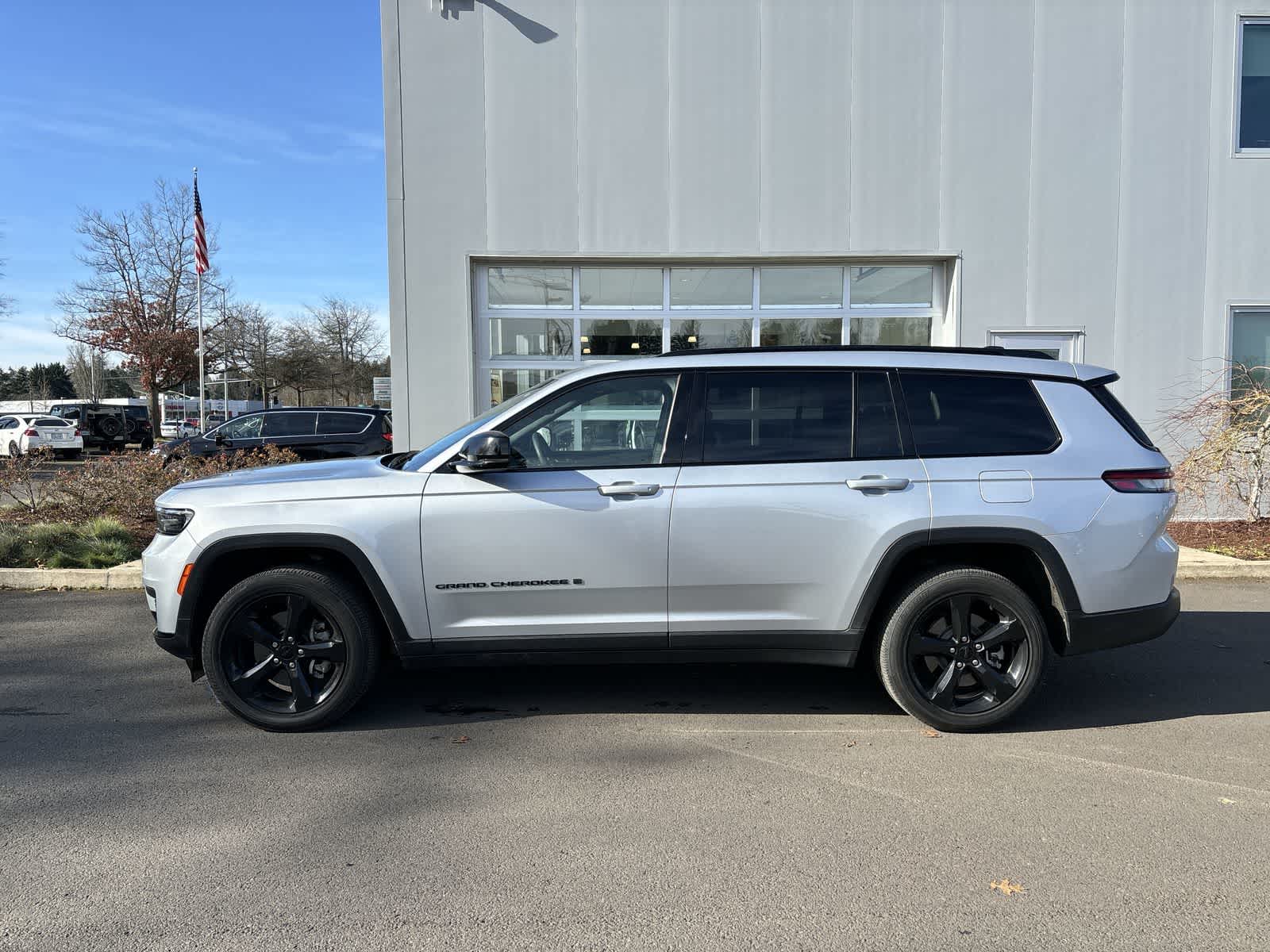 Thumbnail: 2023 Jeep Grand Cherokee - 2