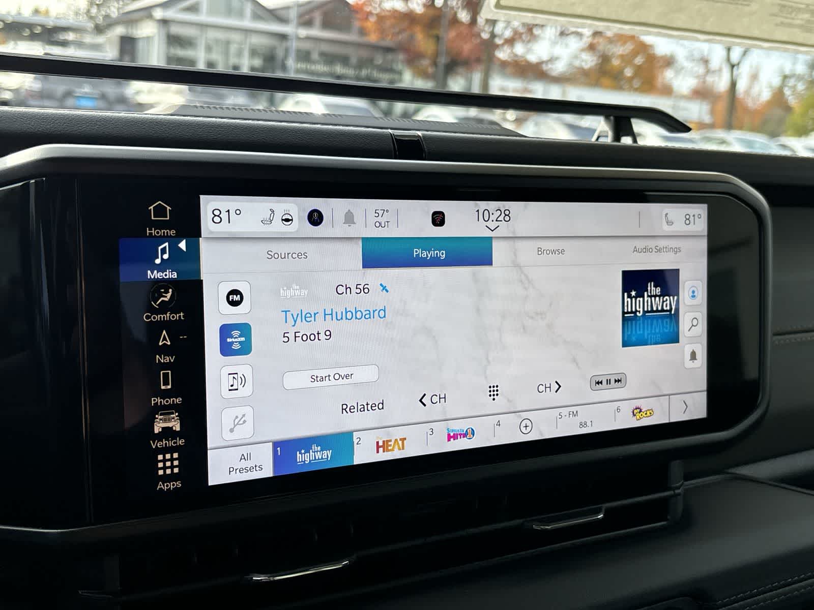 Thumbnail: 2025 Jeep Gladiator - 17