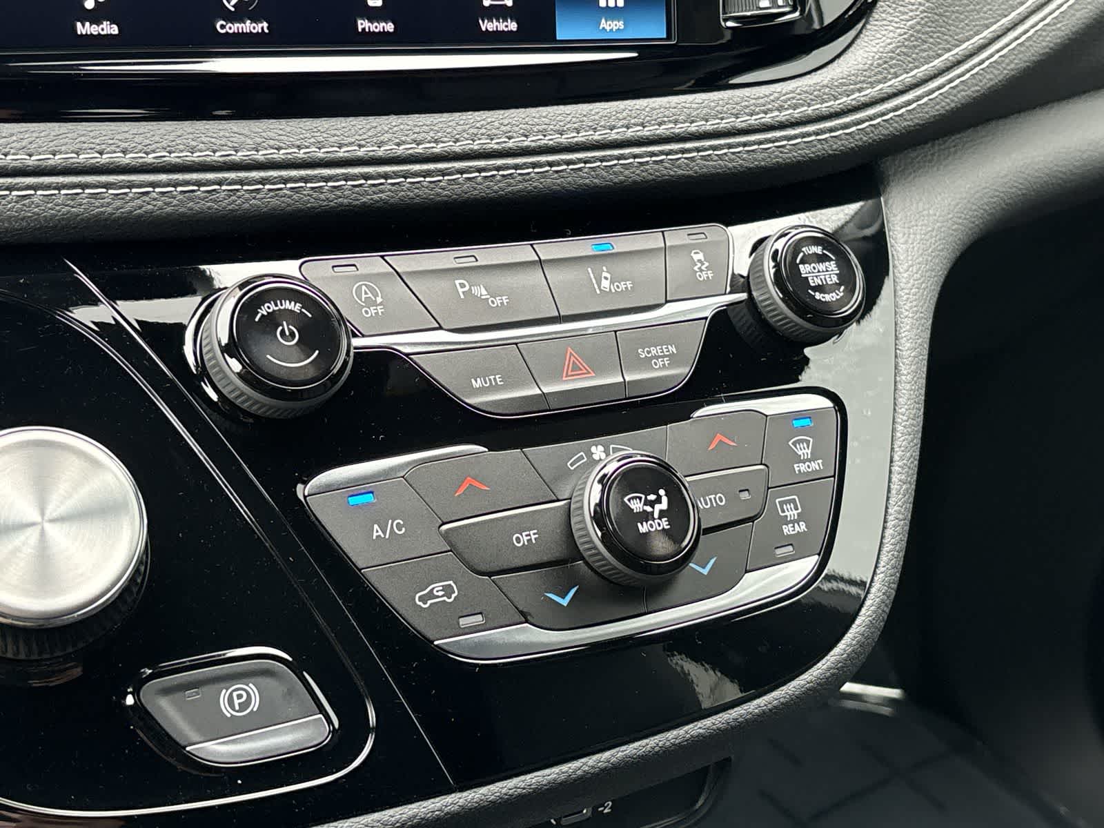 Thumbnail: 2026 Chrysler Pacifica - 23