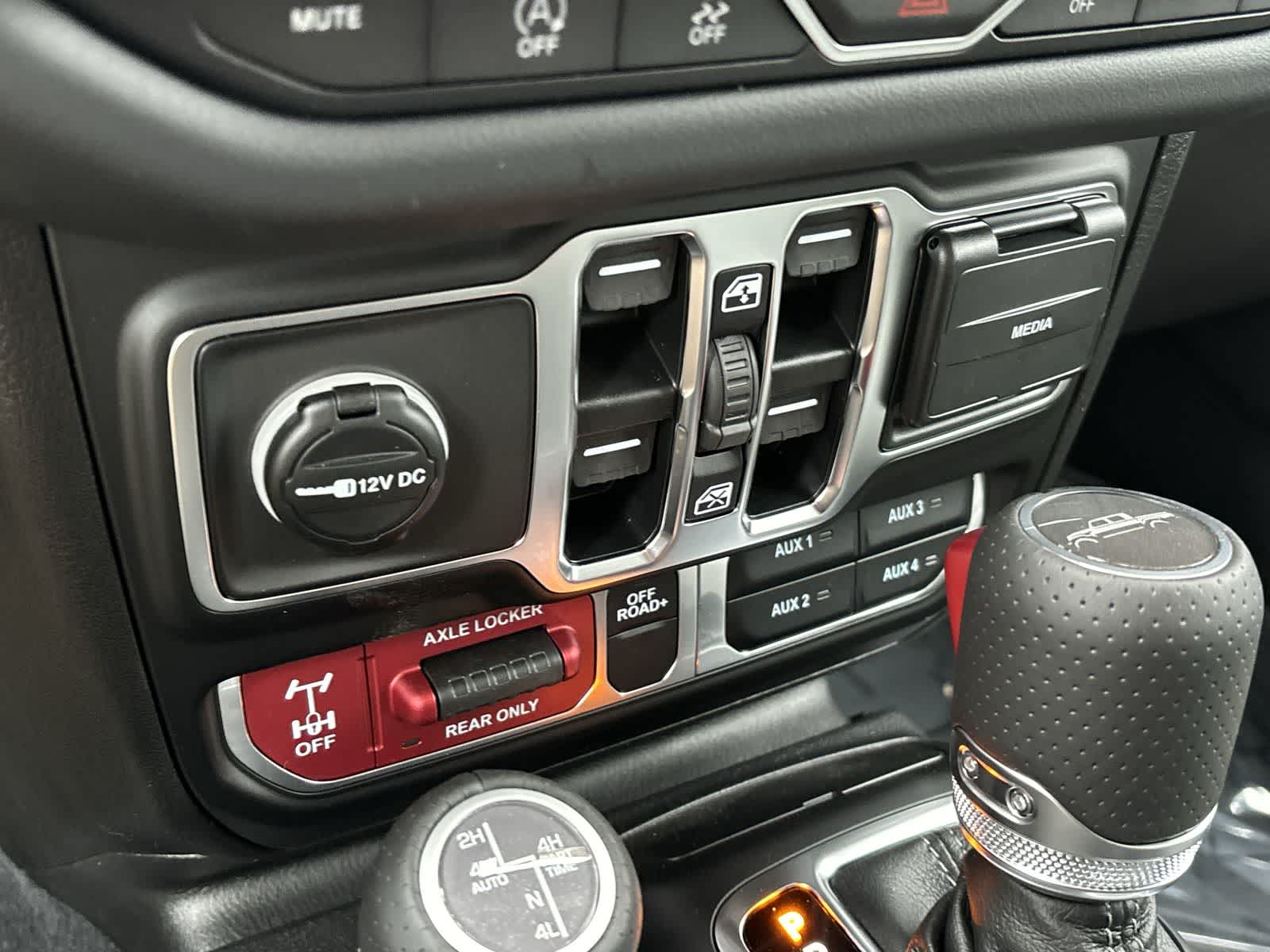 Thumbnail: 2025 Jeep Gladiator - 25