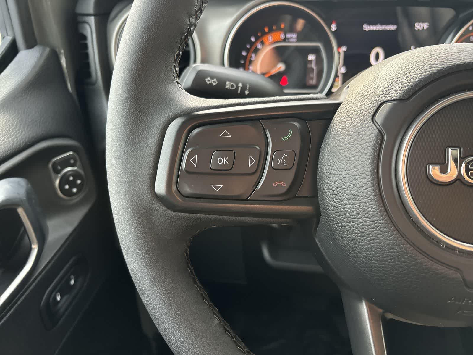 Thumbnail: 2022 Jeep Gladiator - 12