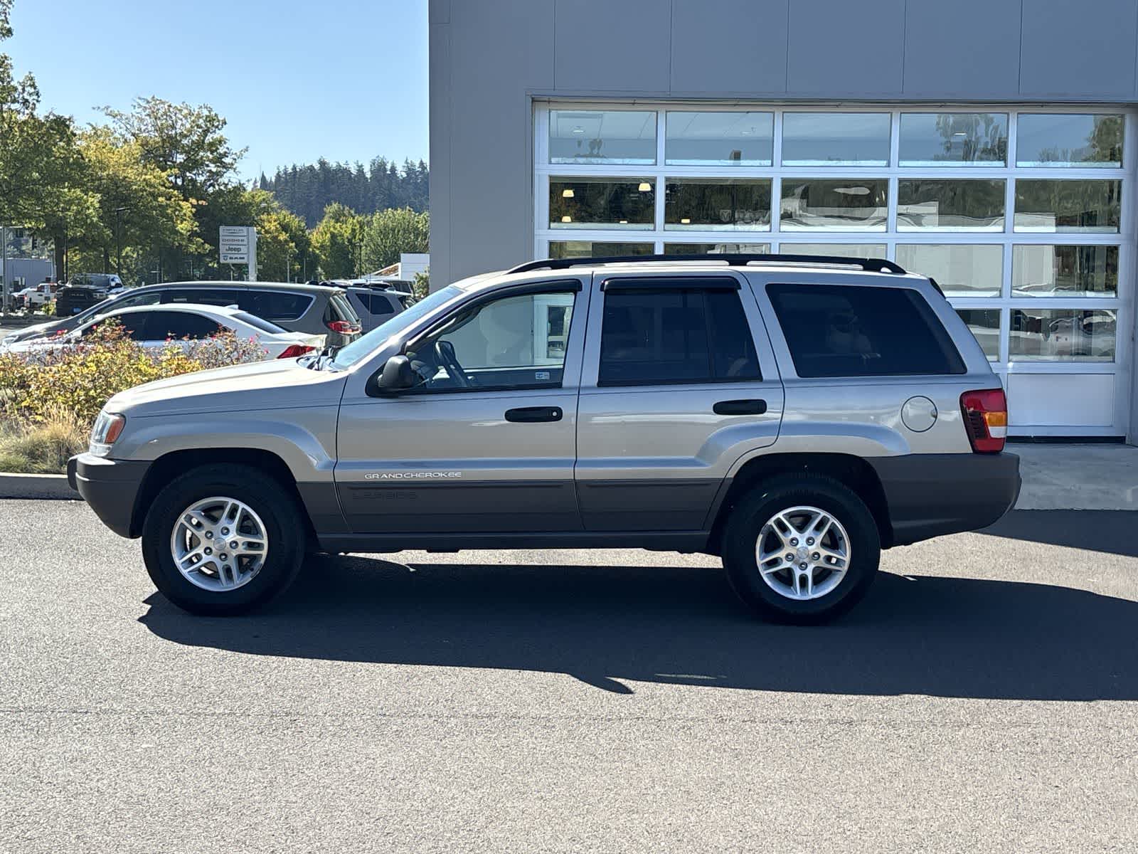 Used 2003 Jeep Grand Cherokee LAREDO with VIN 1J4GW48N23C565089 for sale in Eugene, OR
