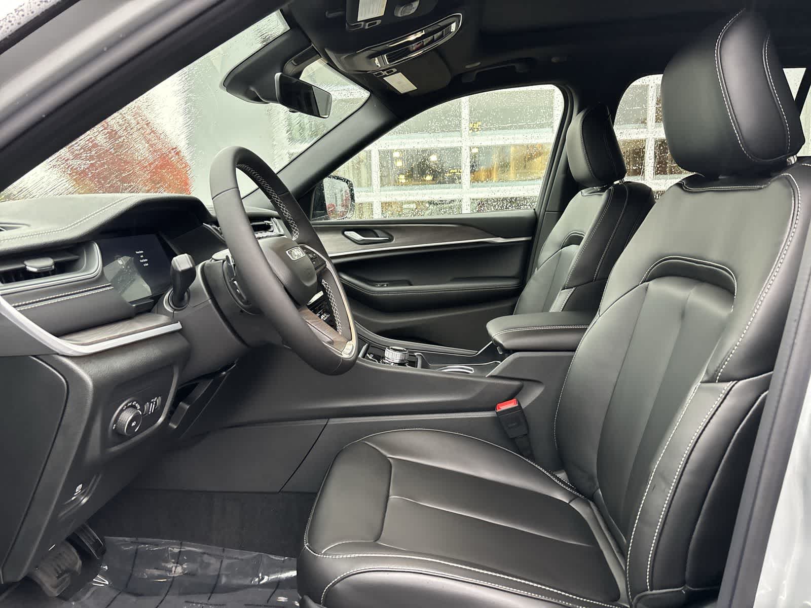 Thumbnail: 2025 Jeep Grand Cherokee - 8