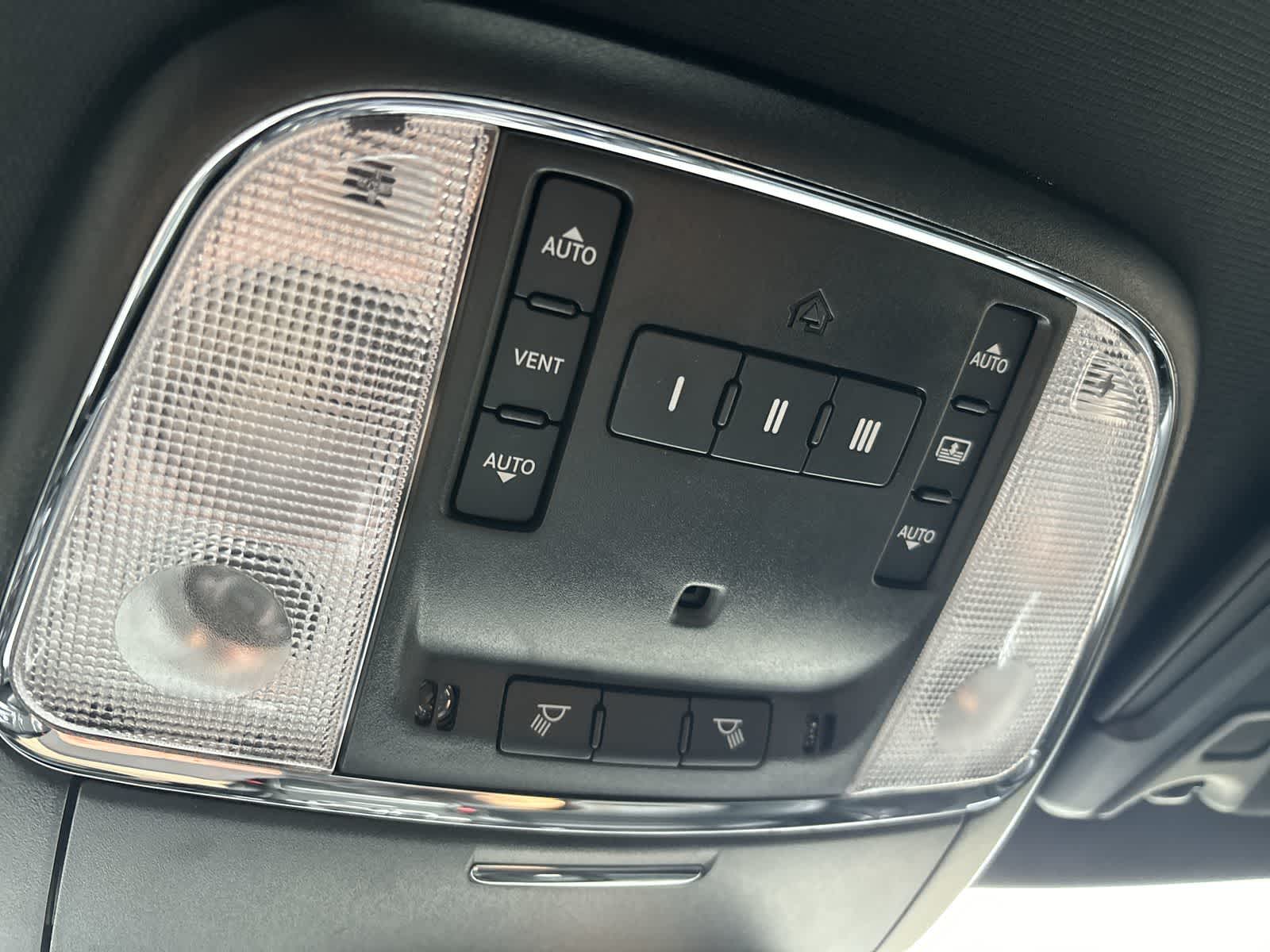 Thumbnail: 2023 Chrysler 300 - 27