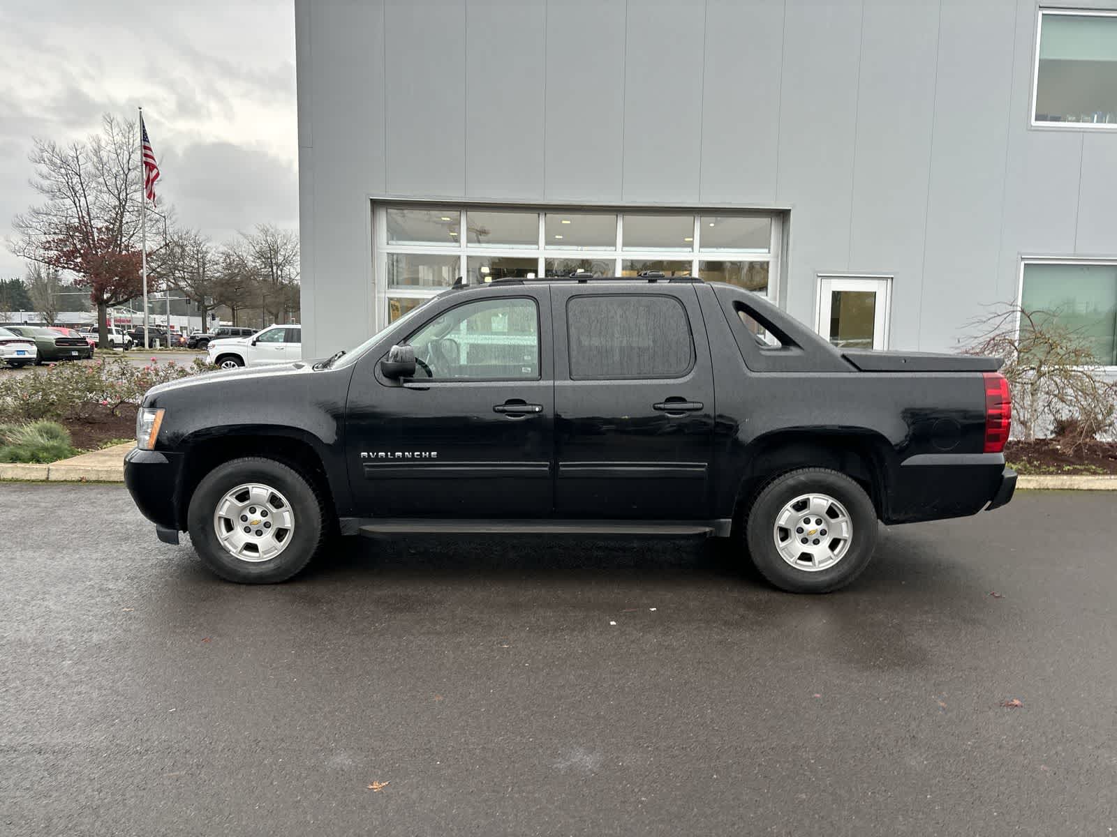 Thumbnail: 2011 Chevrolet Avalanche 1500 - 2