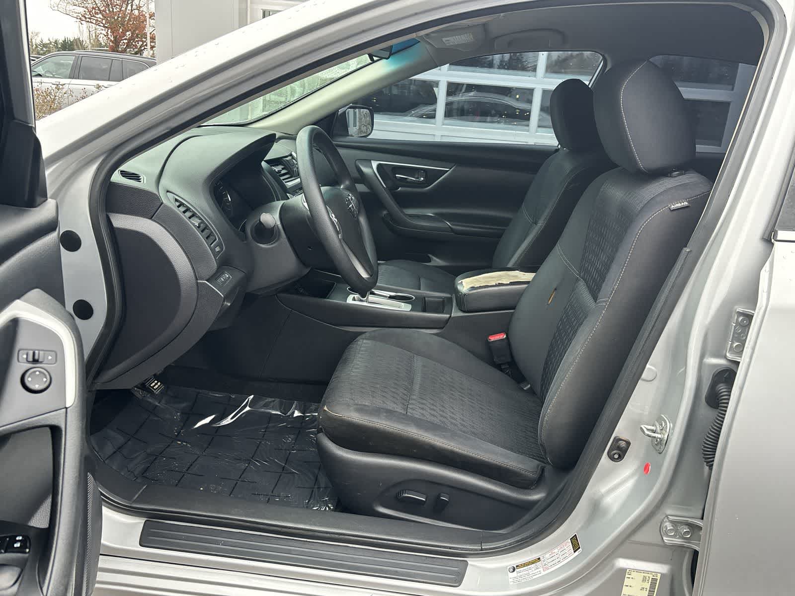 Thumbnail: 2016 Nissan Altima - 12