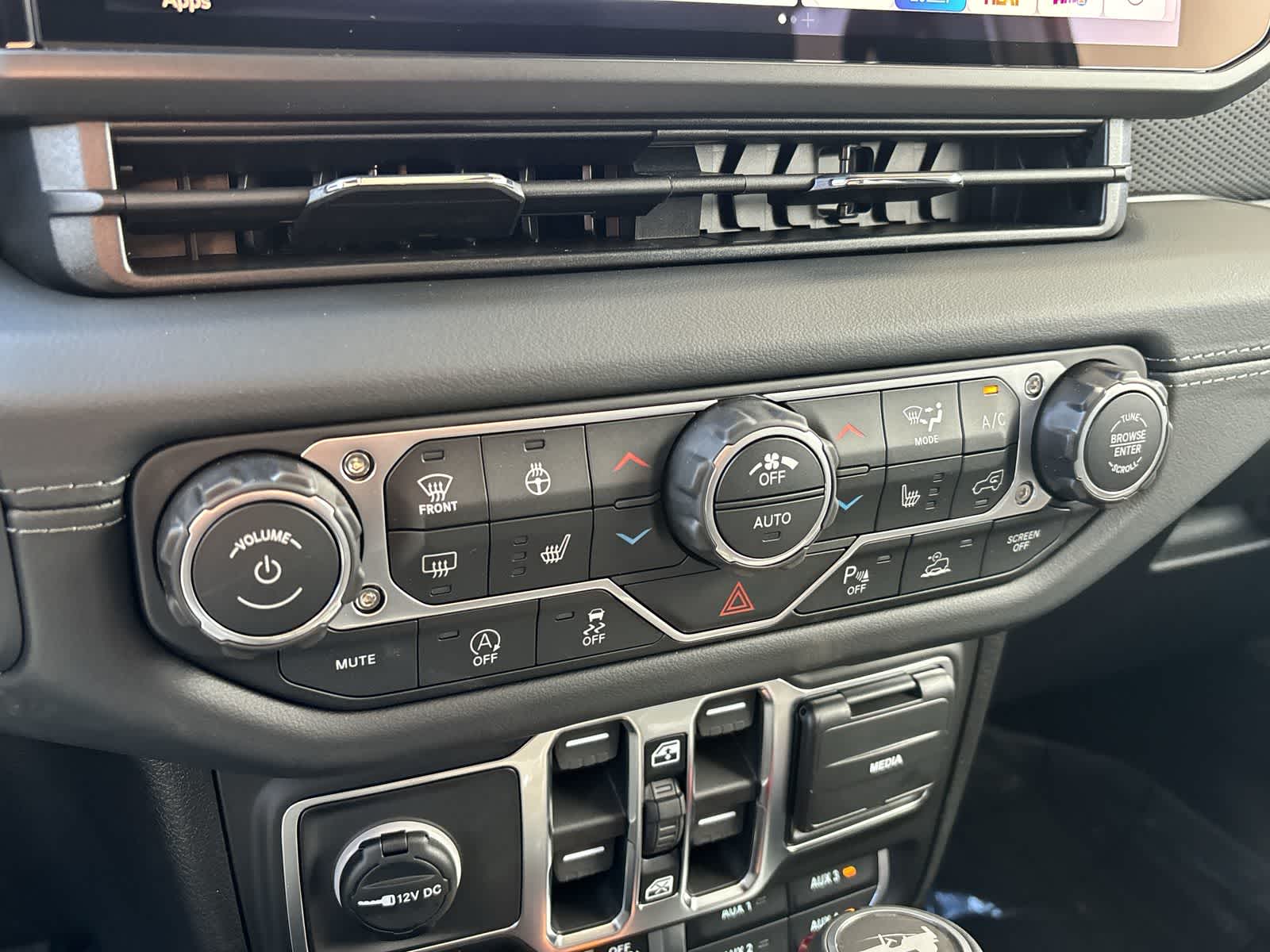 Thumbnail: 2026 Jeep Wrangler - 24