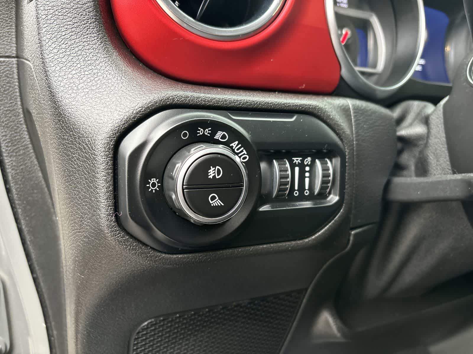 Thumbnail: 2021 Jeep Gladiator - 11