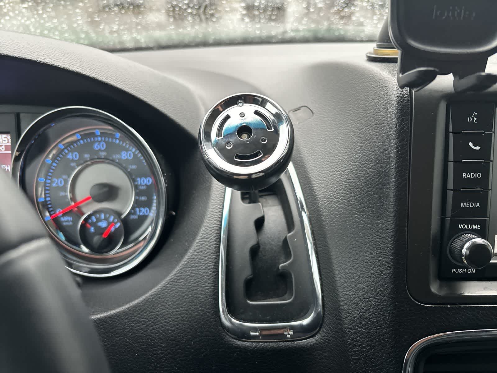 Thumbnail: 2016 Chrysler Town & Country - 24