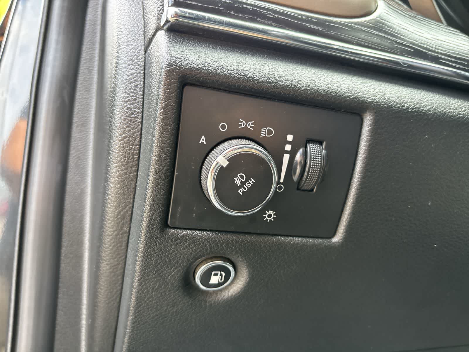 Thumbnail: 2015 Jeep Grand Cherokee - 8