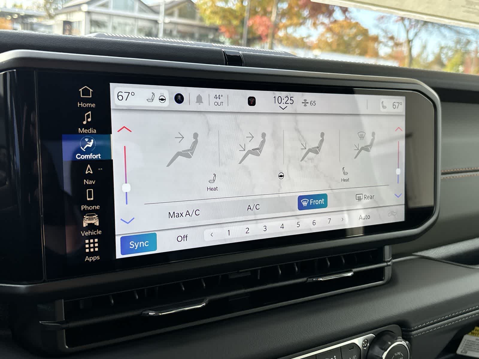 Thumbnail: 2025 Jeep Gladiator - 19